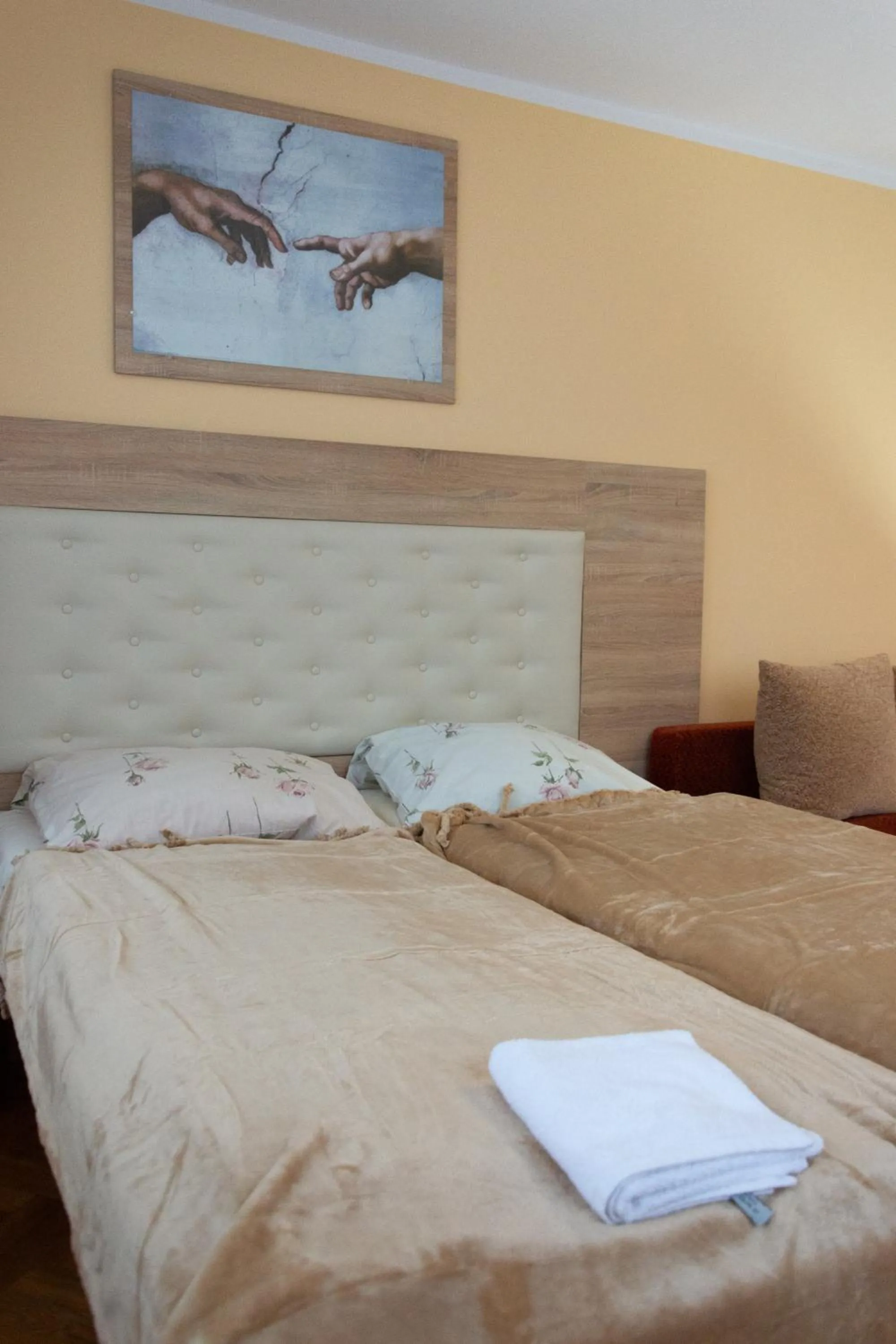 Photo of the whole room, Bed in OW Patryn