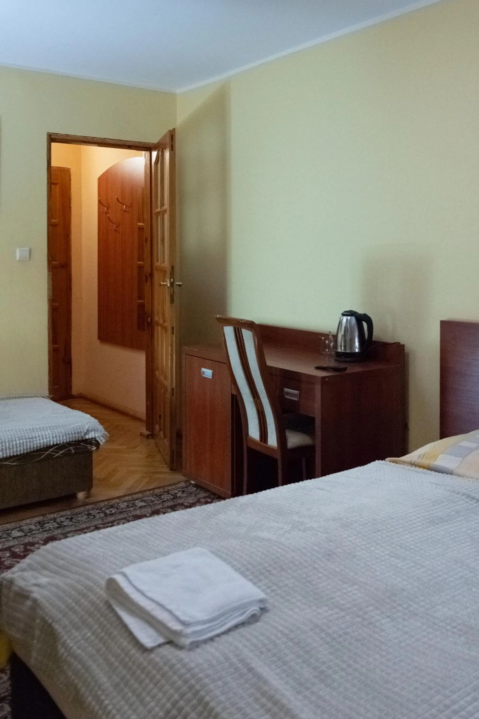 Photo of the whole room, Bed in OW Patryn