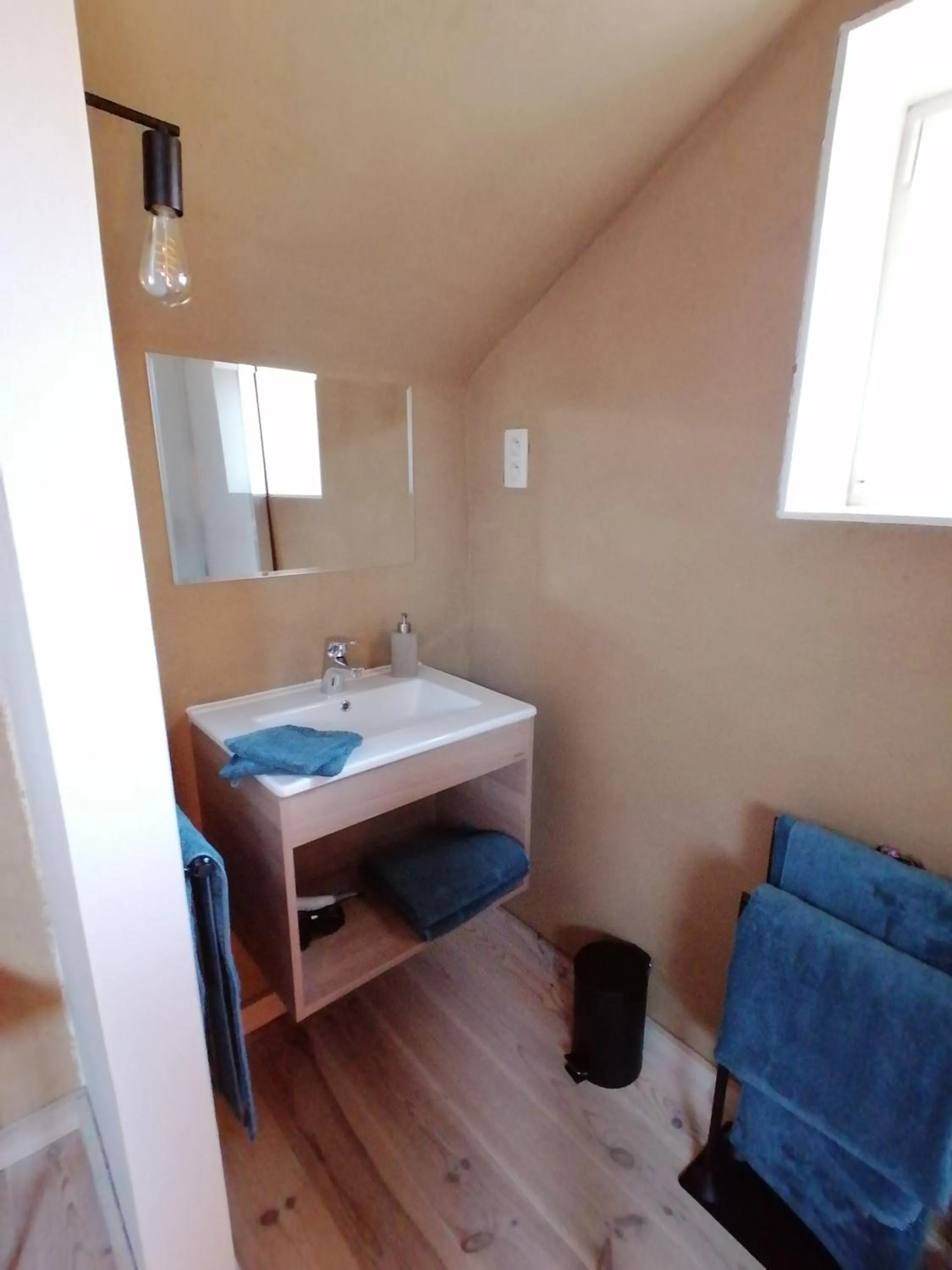 Bathroom, Bed in B&B Leybeeckhof