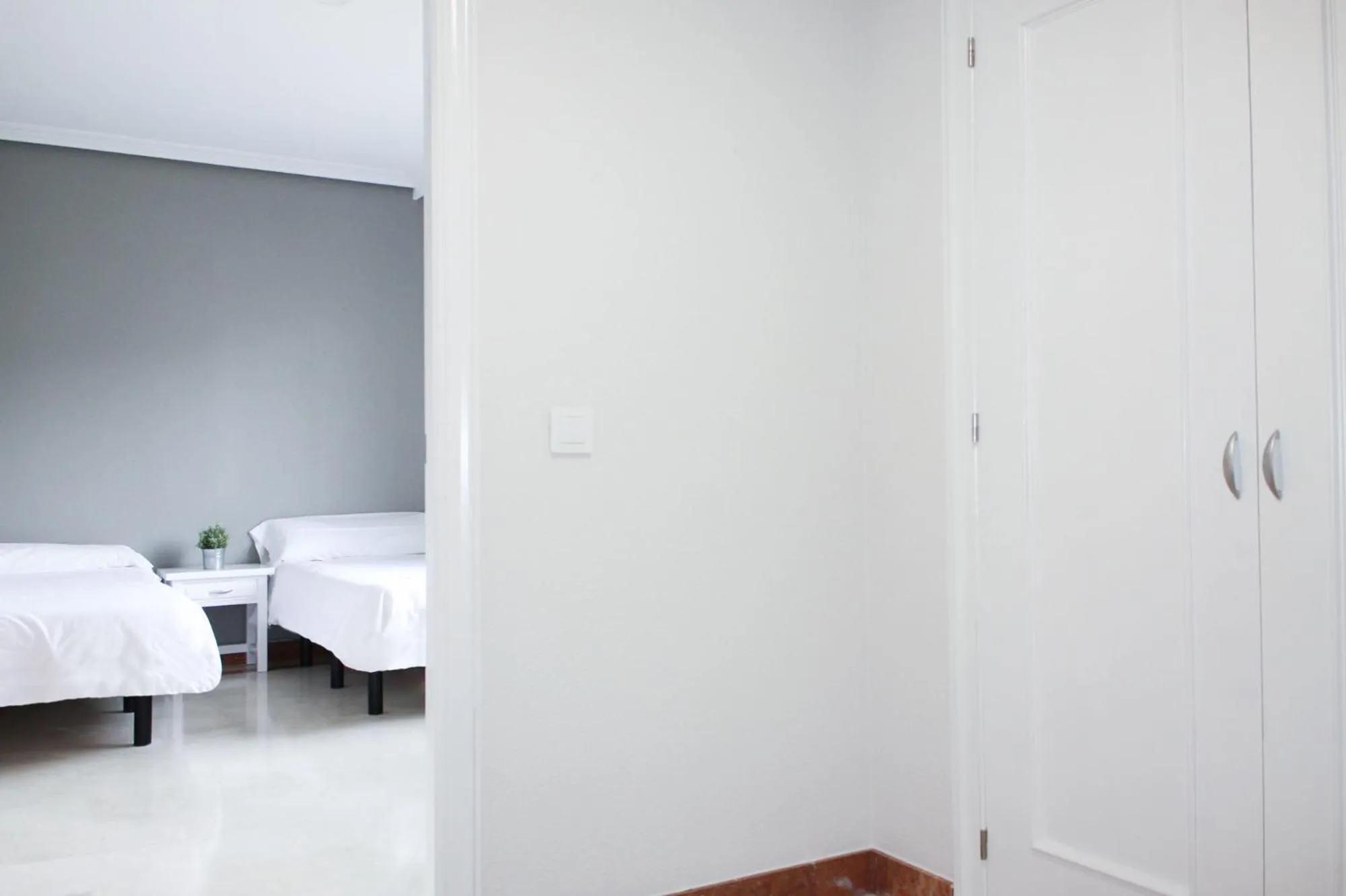 wardrobe, Bed in Hotel Castilla Torrijos