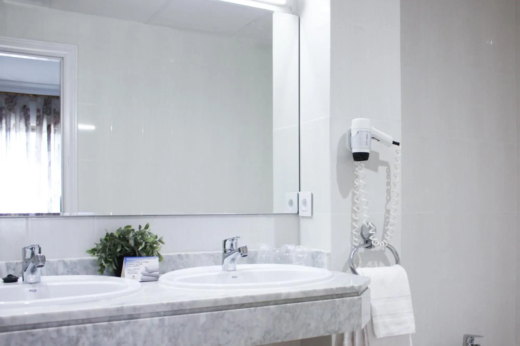 Bathroom in Hotel Castilla Torrijos