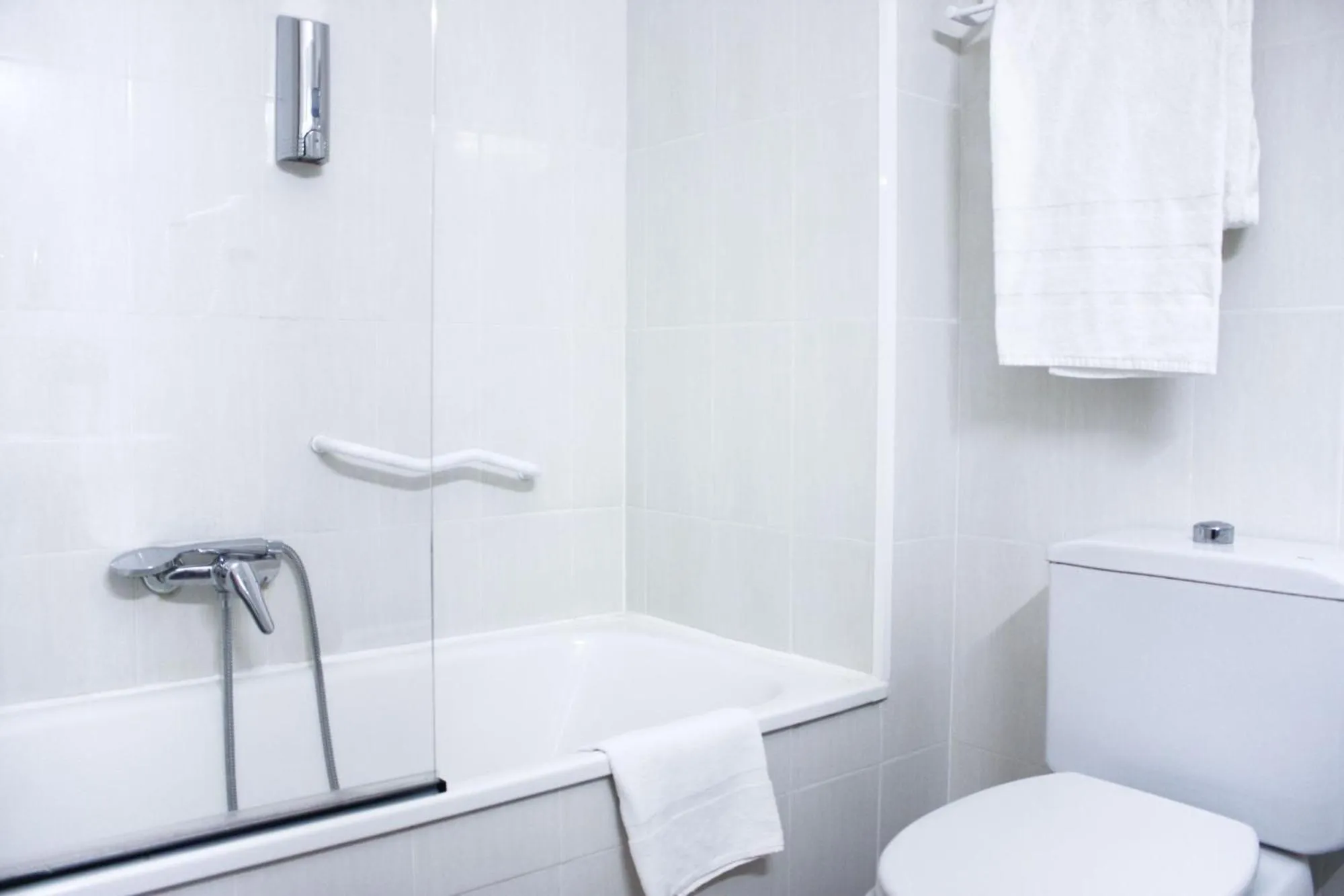 Bath in Hotel Castilla Torrijos