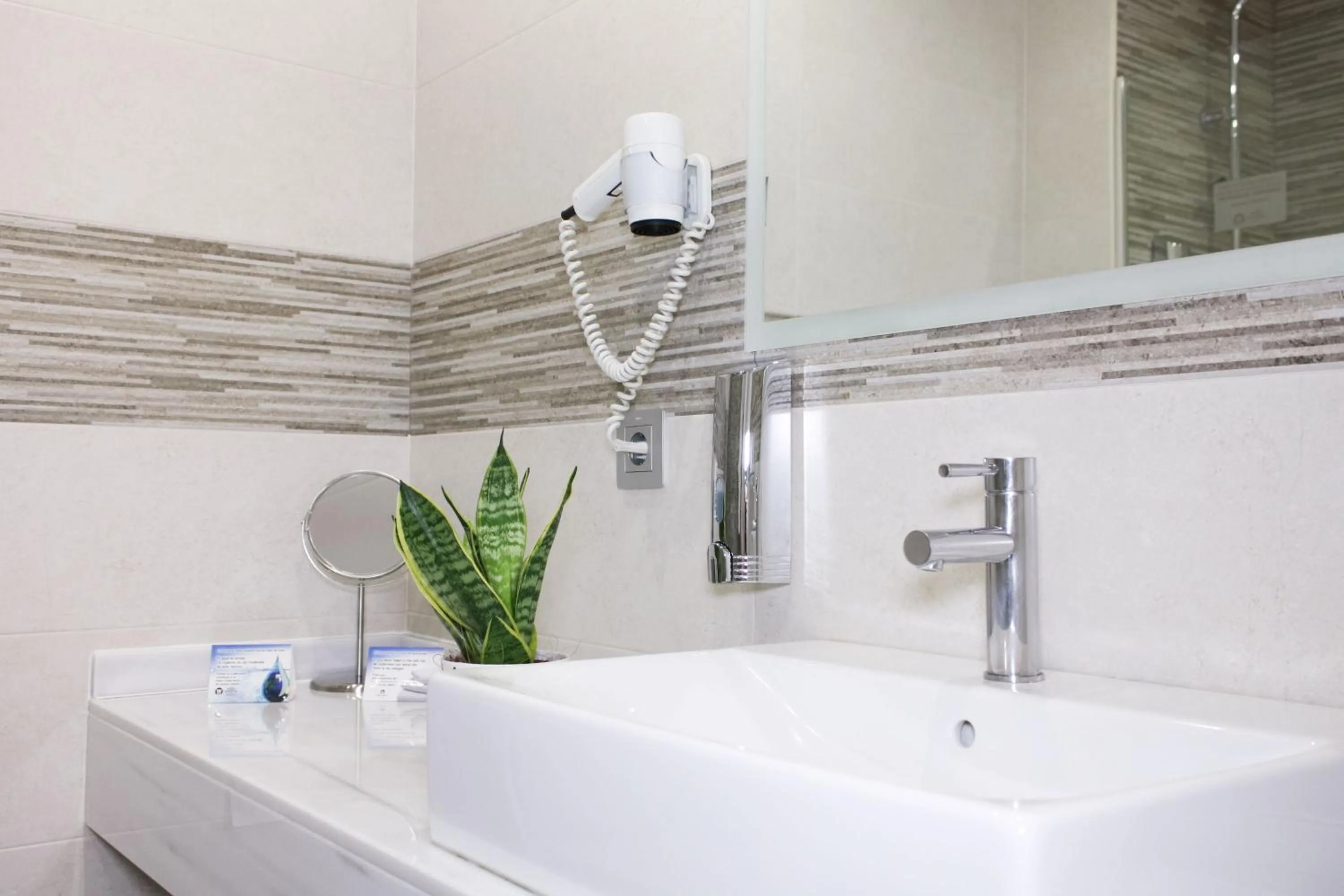 Bathroom in Hotel Castilla Torrijos