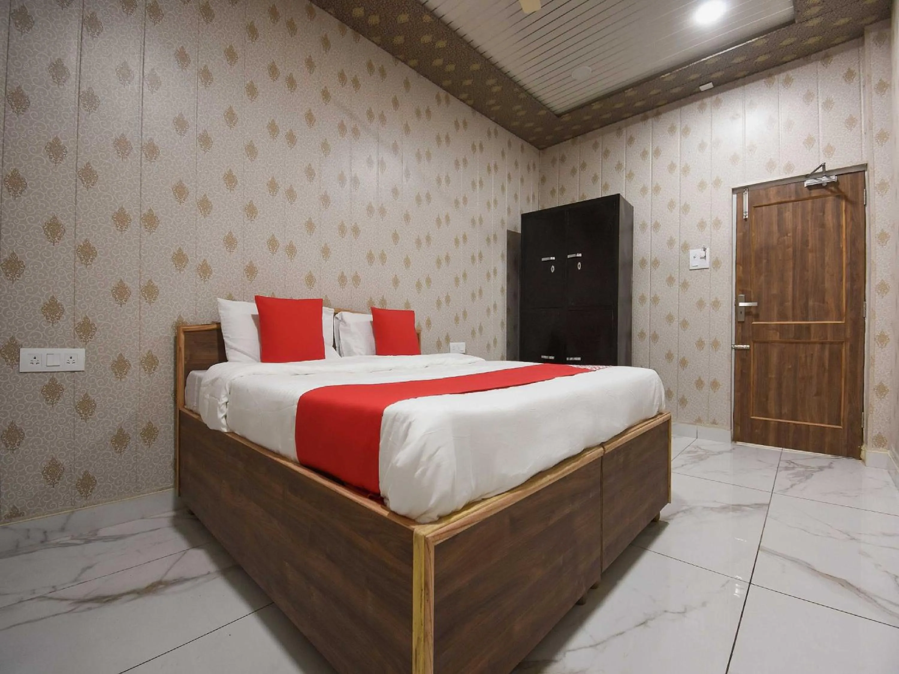 Bedroom, Bed in Hotel O New Delhi