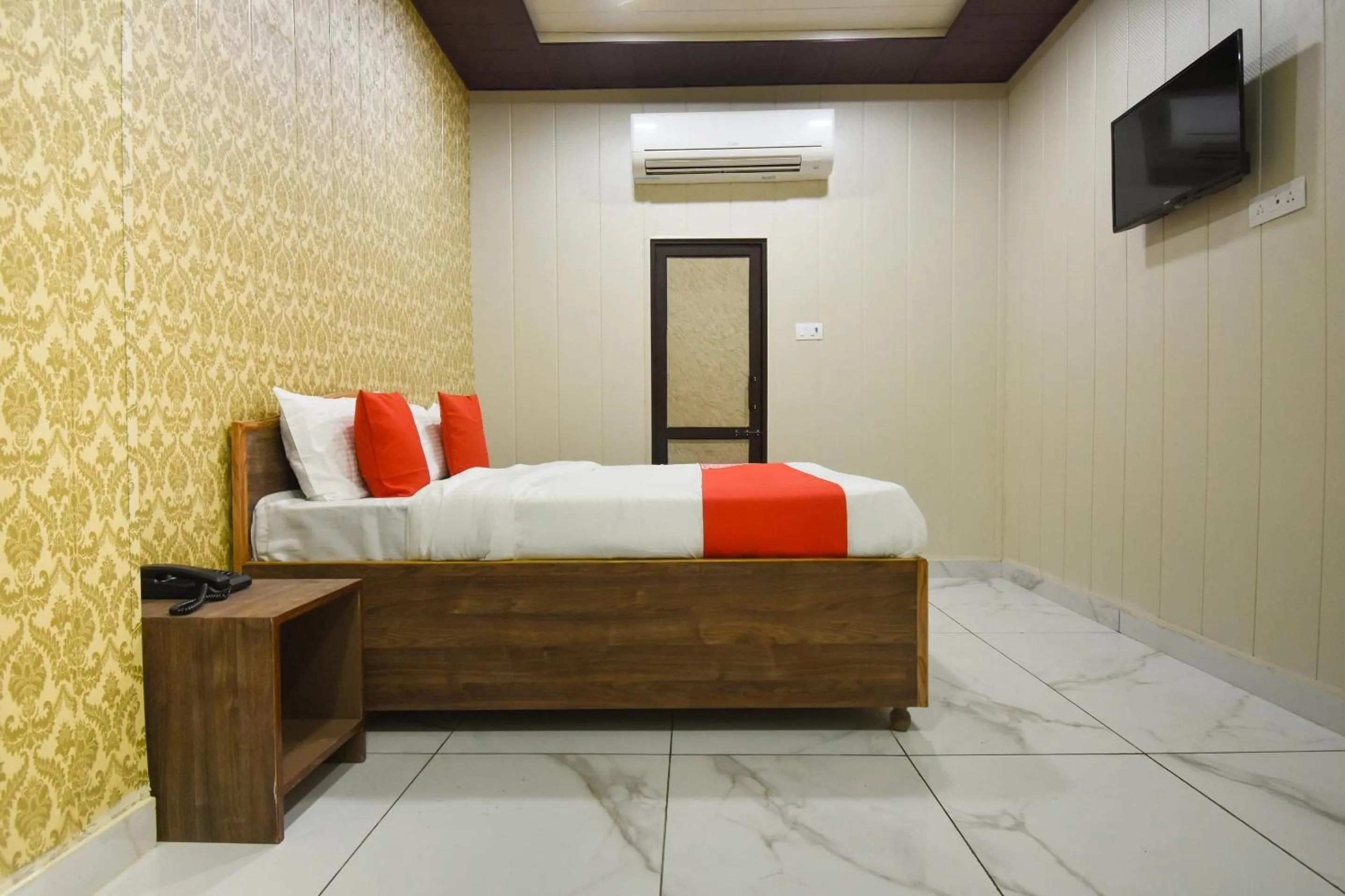 Bedroom, Bed in Hotel O New Delhi