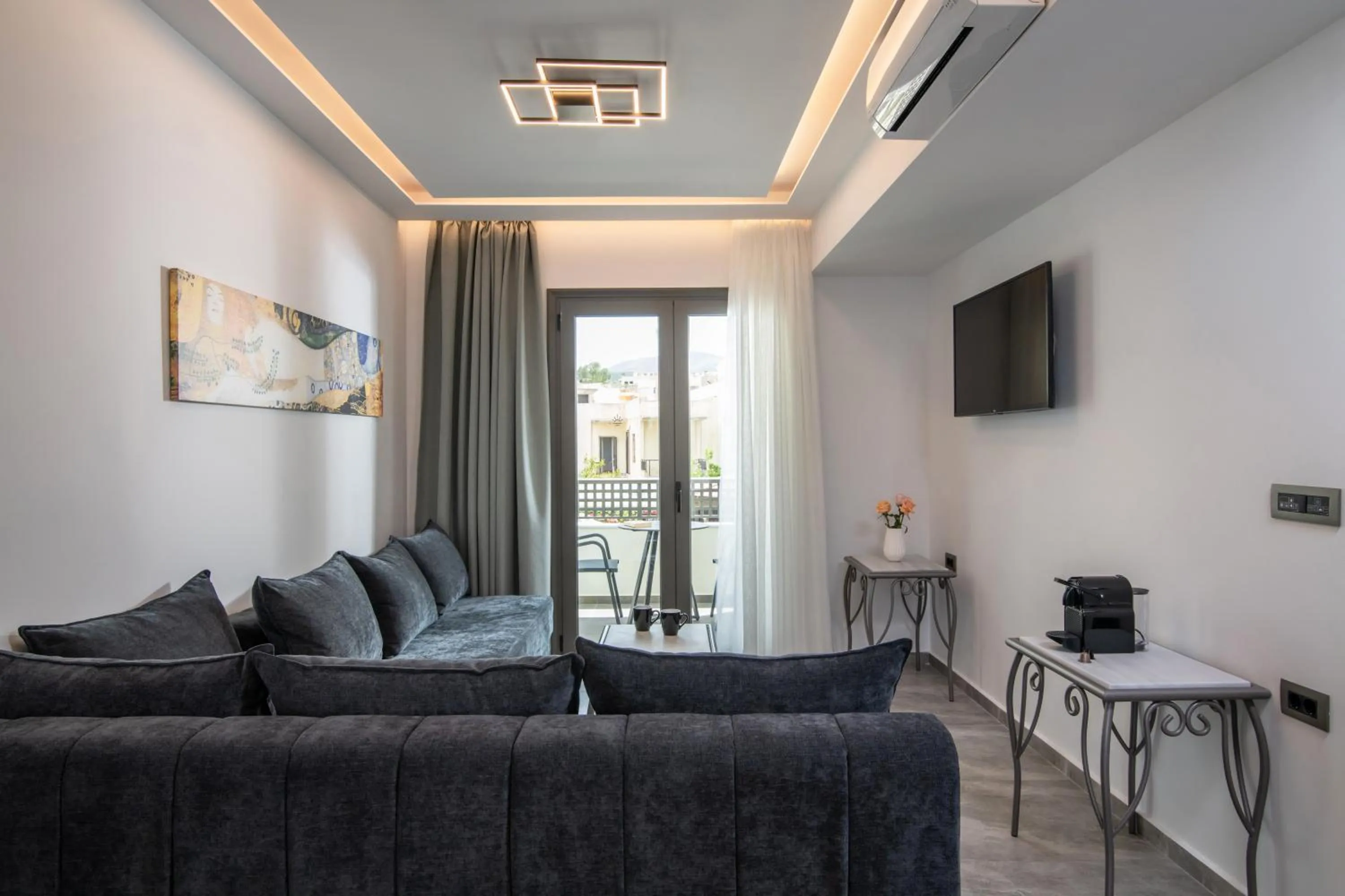 TV and multimedia in Summer Dream