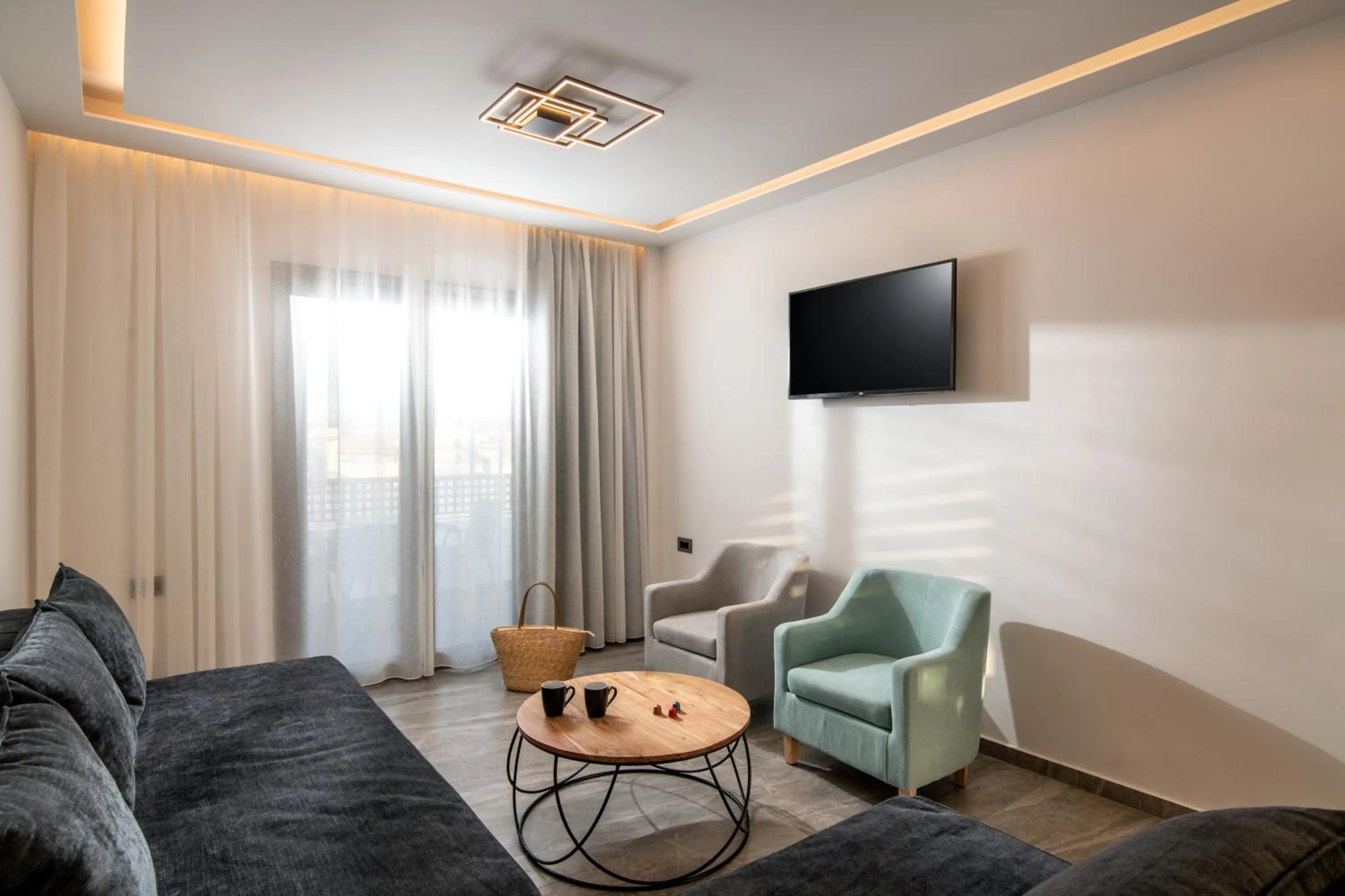 TV and multimedia in Summer Dream