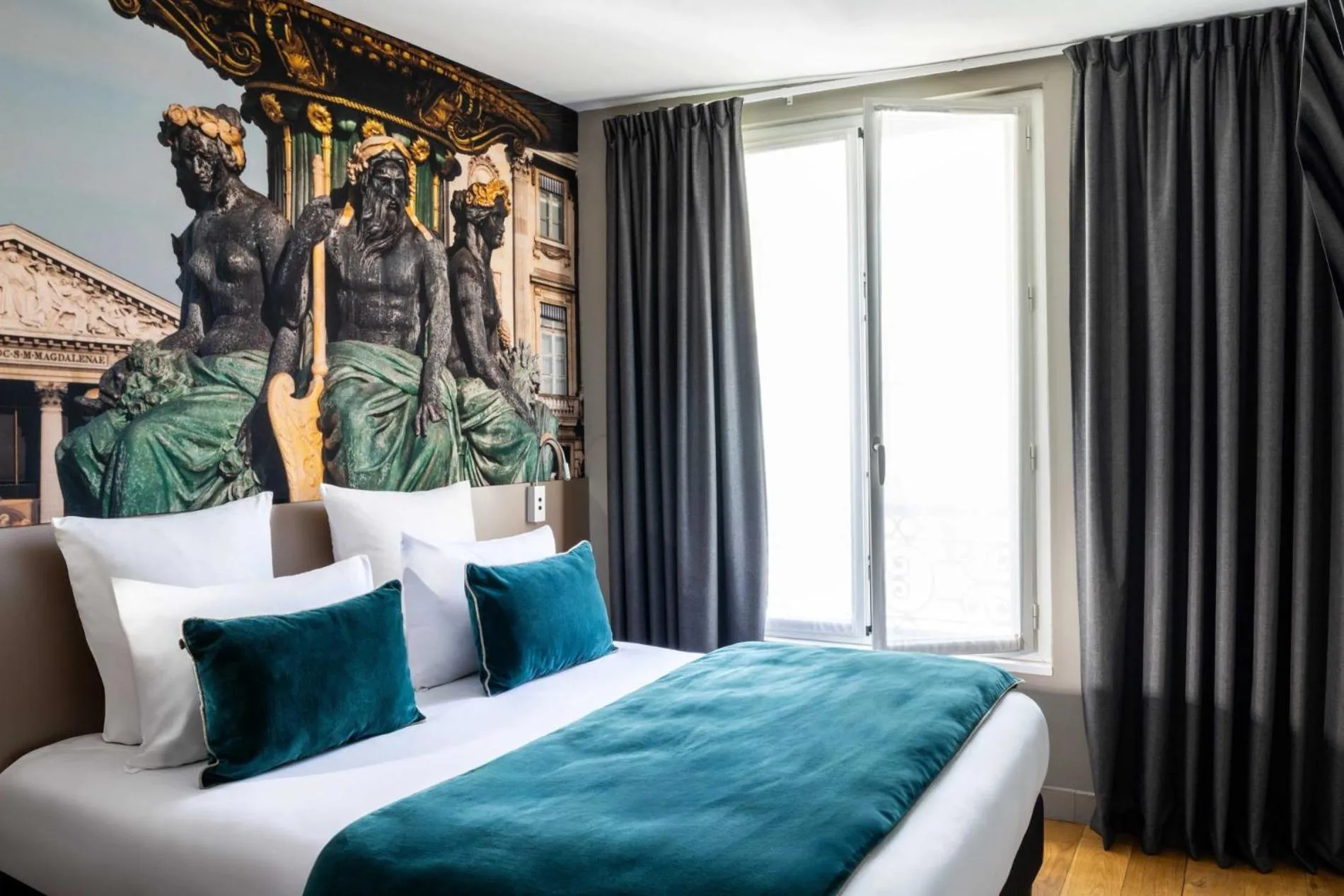 Bedroom, Bed in Midnight Hôtel Paris