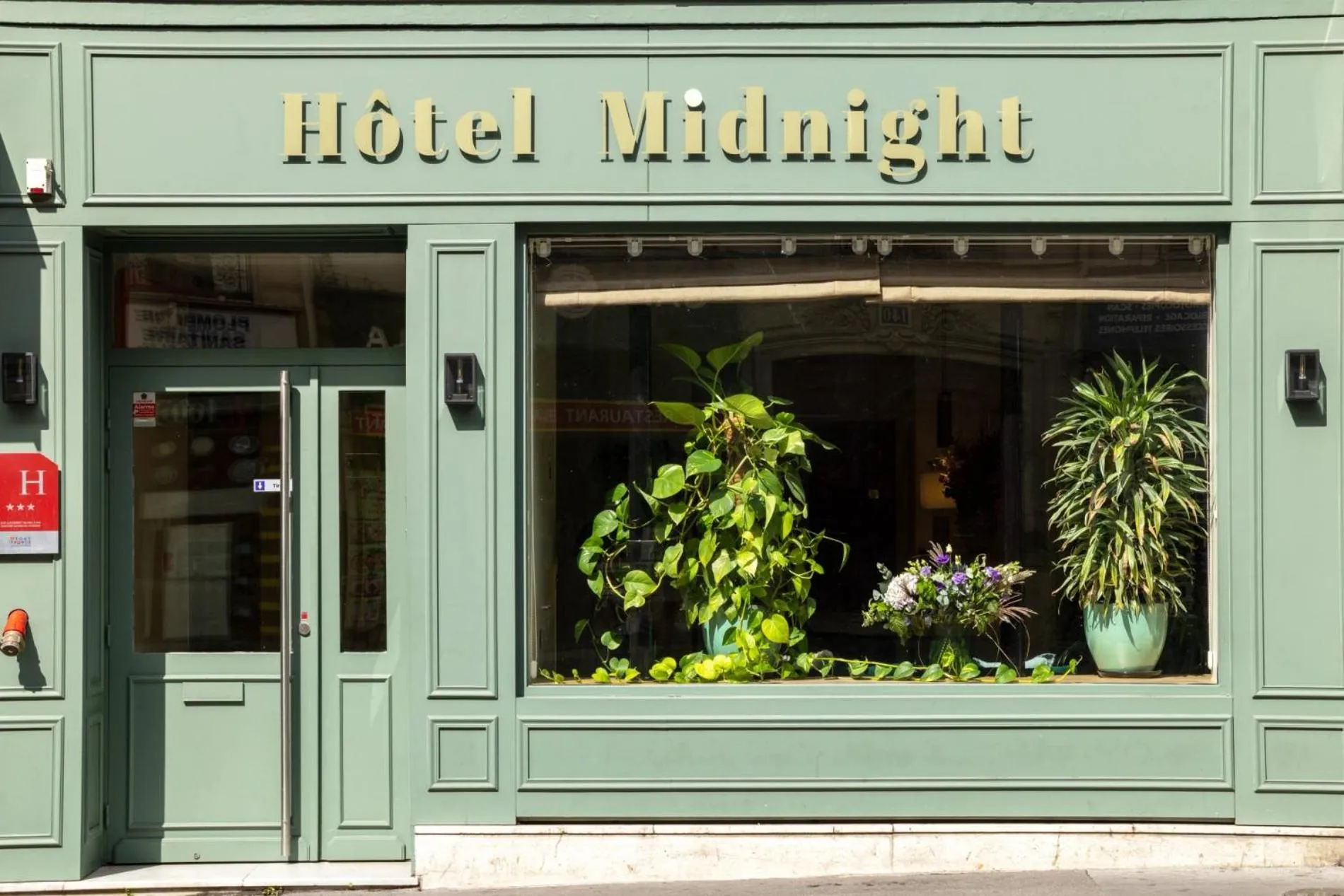 Facade/entrance in Midnight Hôtel Paris