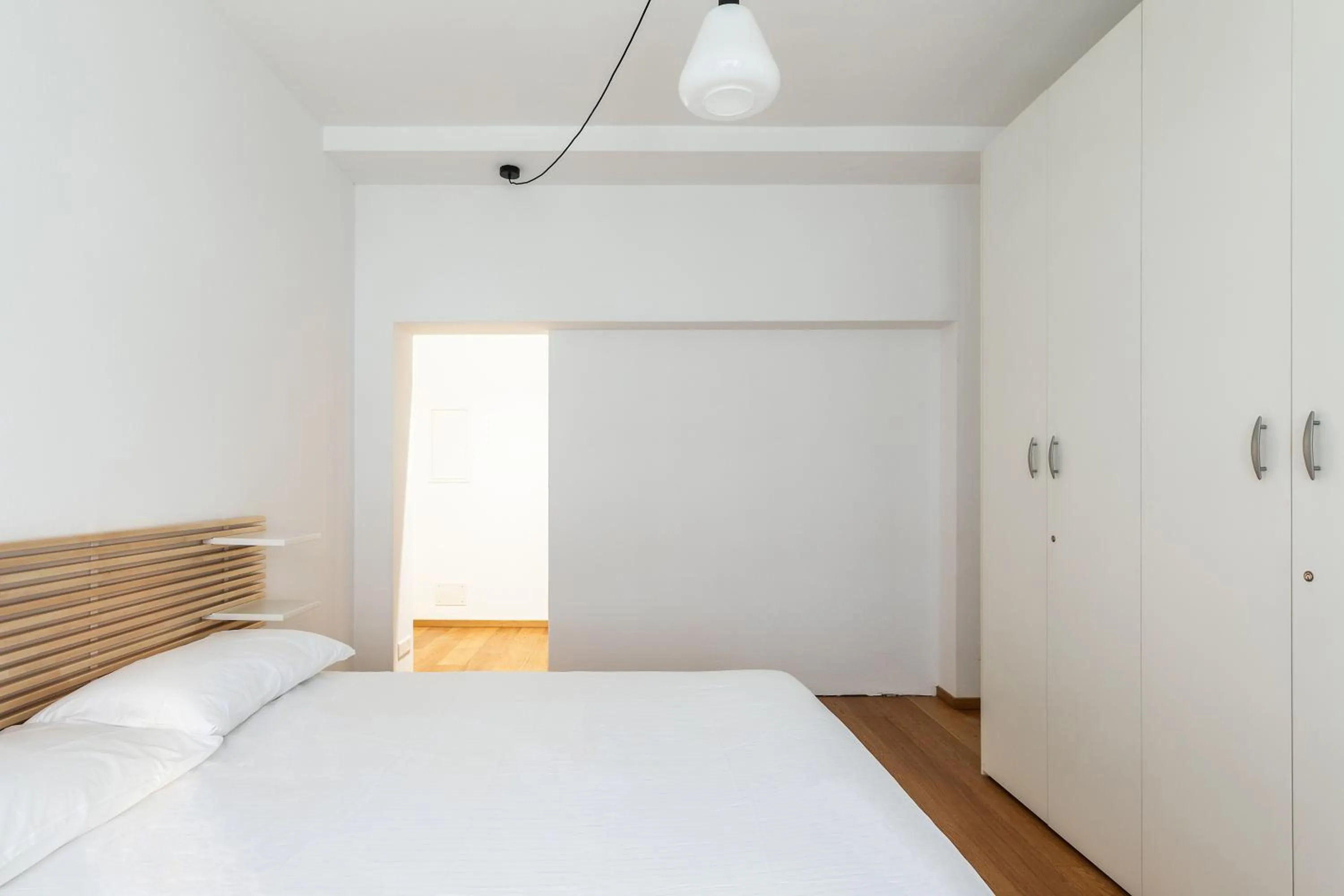 Bed in Tigli Apartment by Quokka 360 - bright lakeside flat