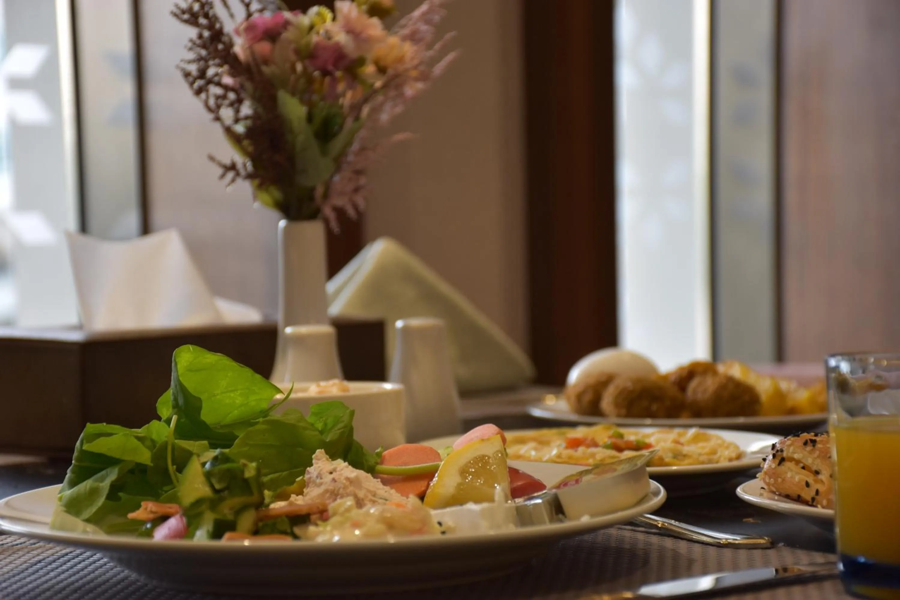 Food and drinks in Midan Hotel & Suites Al Aziziya