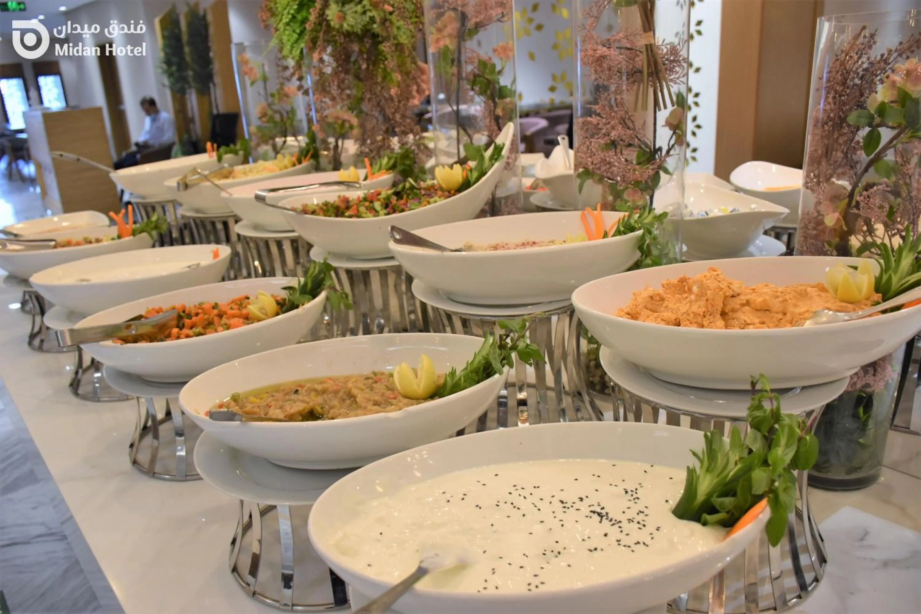 Restaurant/places to eat in Midan Hotel & Suites Al Aziziya