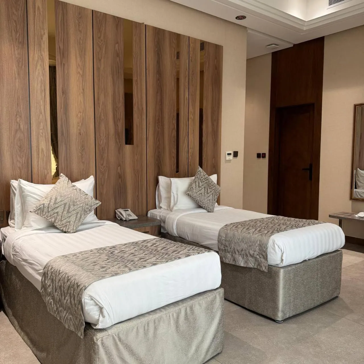 Bed in Midan Hotel & Suites Al Aziziya