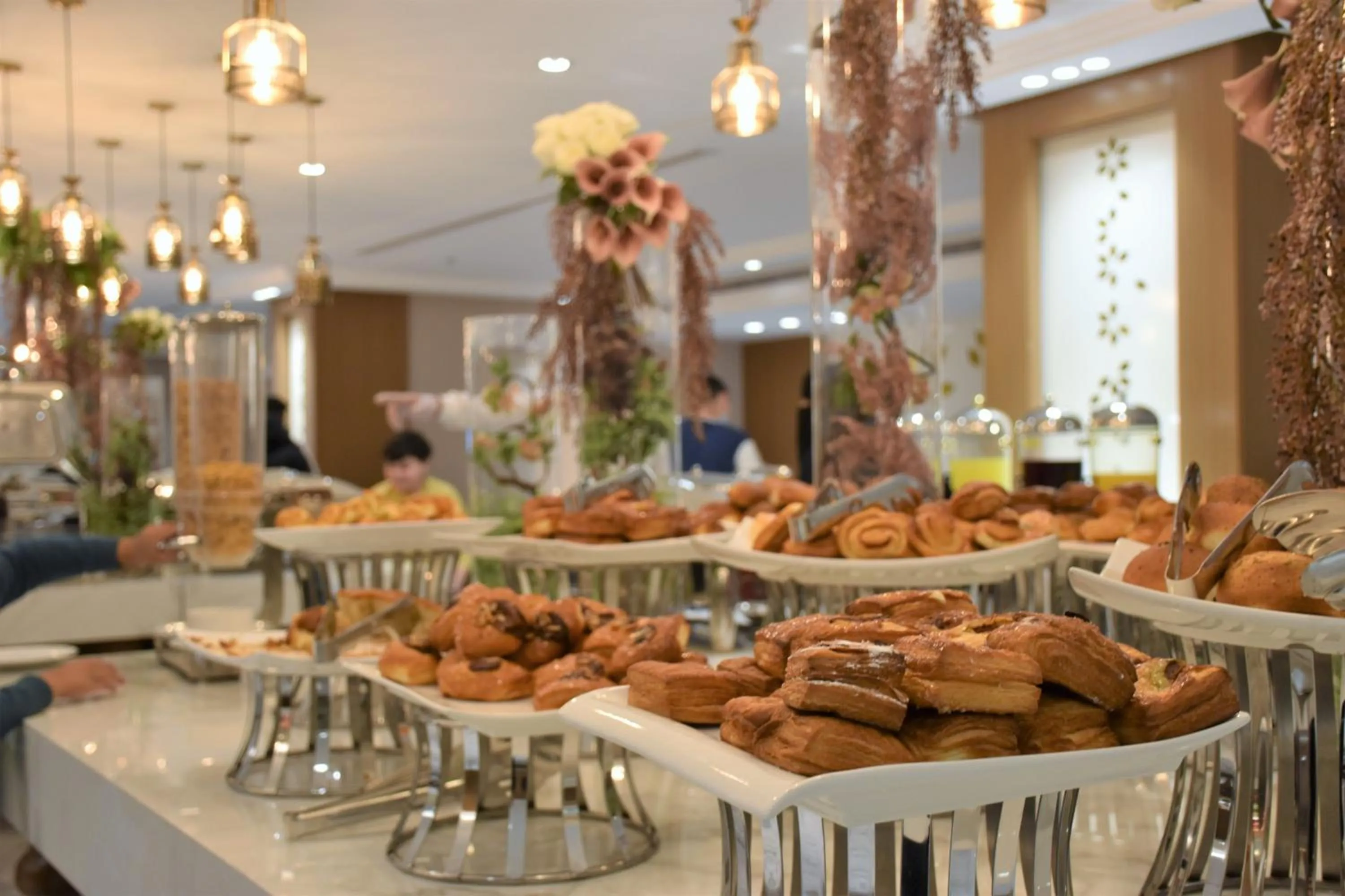 Food and drinks in Midan Hotel & Suites Al Aziziya