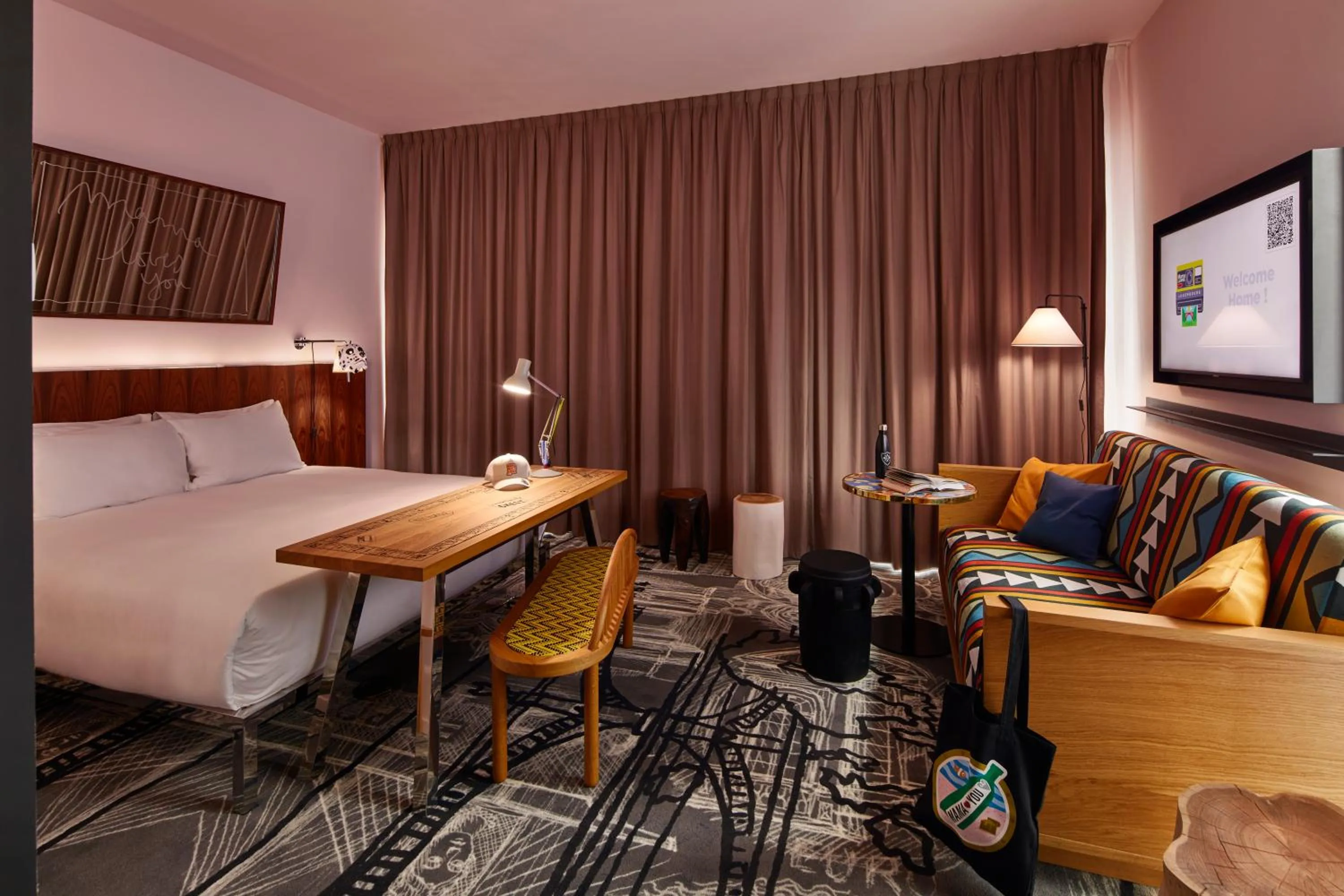 Bed in Mama Shelter Luxembourg