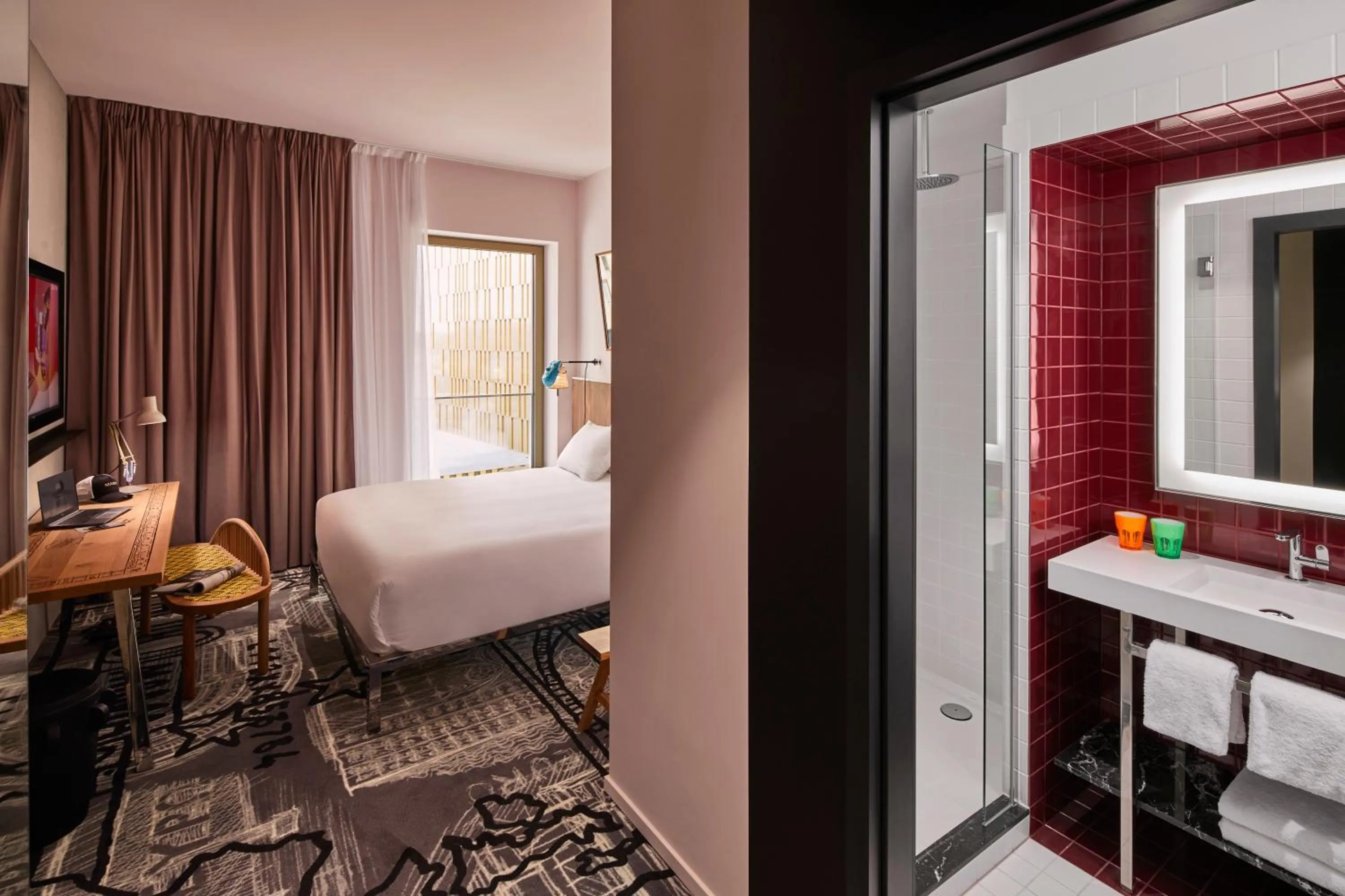 Bed in Mama Shelter Luxembourg