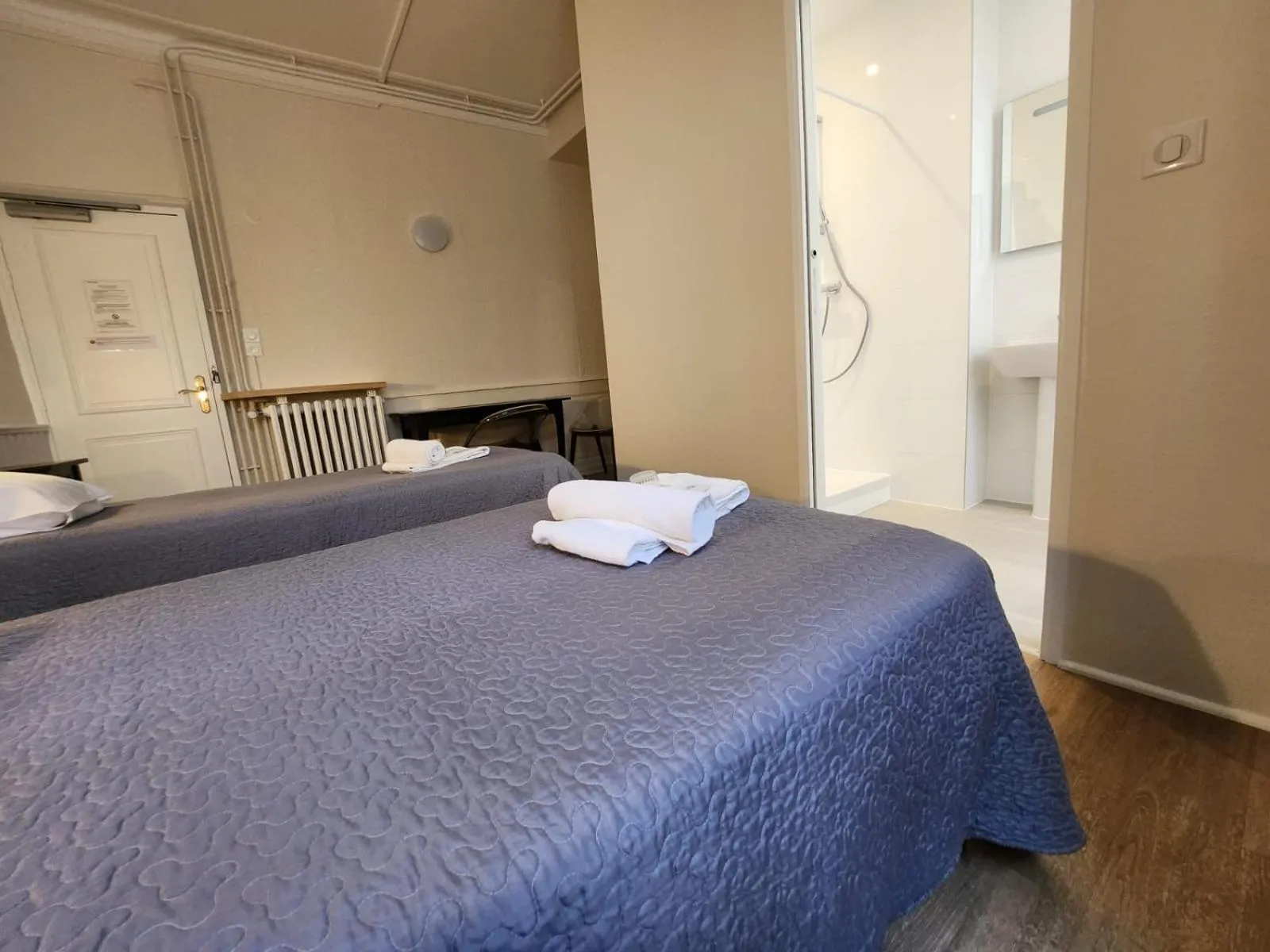 Bed in Hôtel Patricia - Strasbourg Hyper Centre