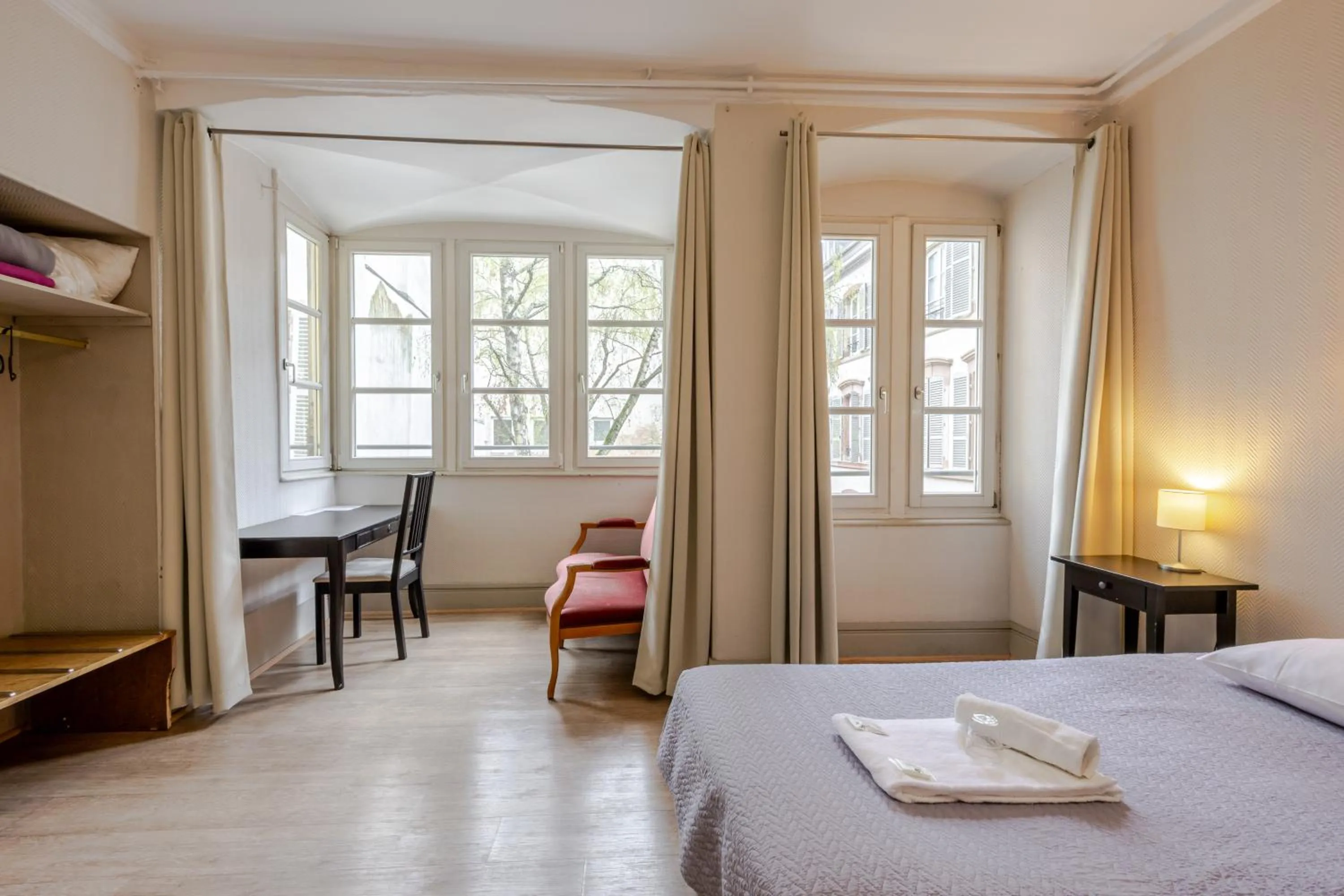 Bed in Hôtel Patricia - Strasbourg Hyper Centre