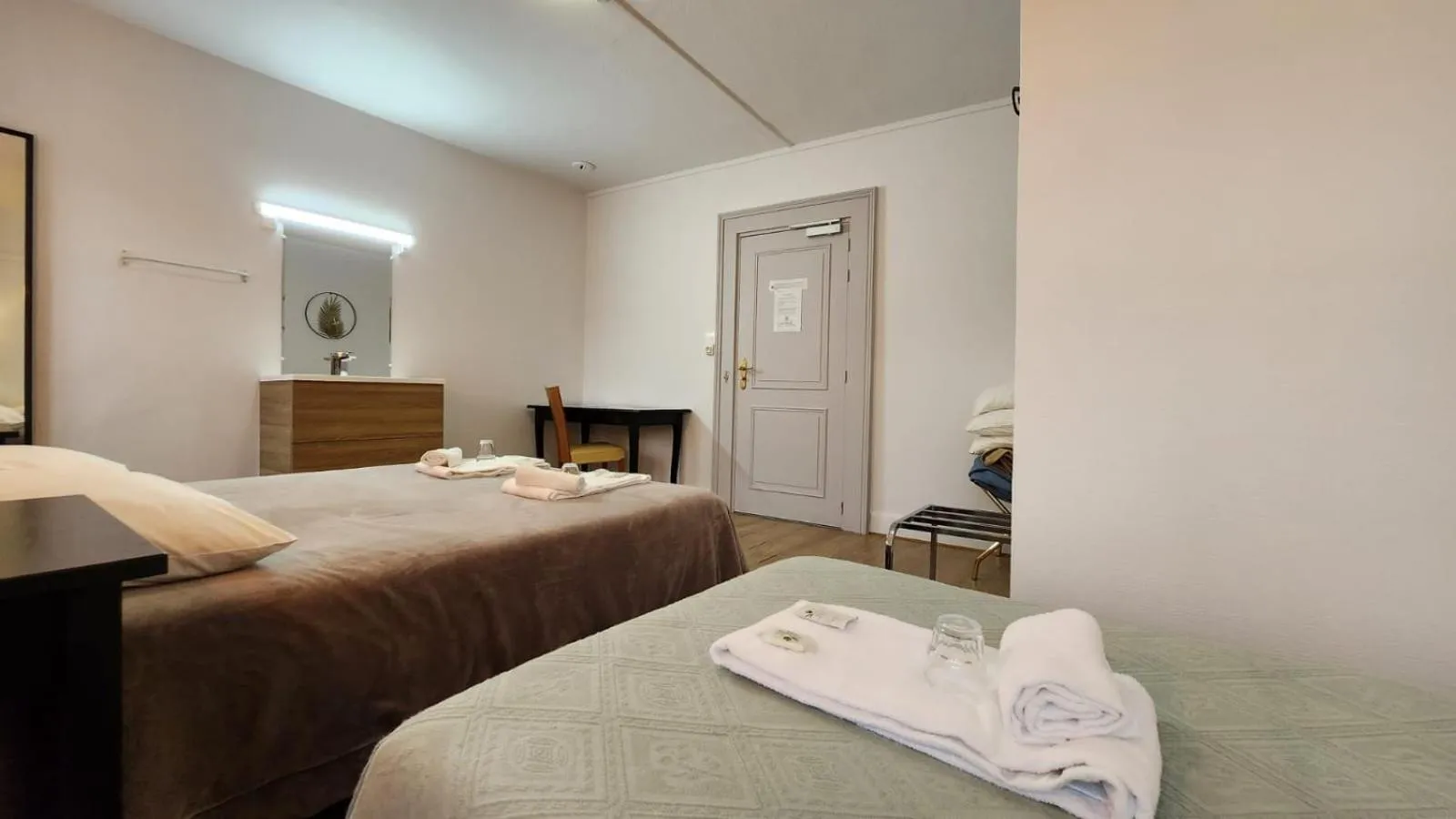 Bed in Hôtel Patricia - Strasbourg Hyper Centre