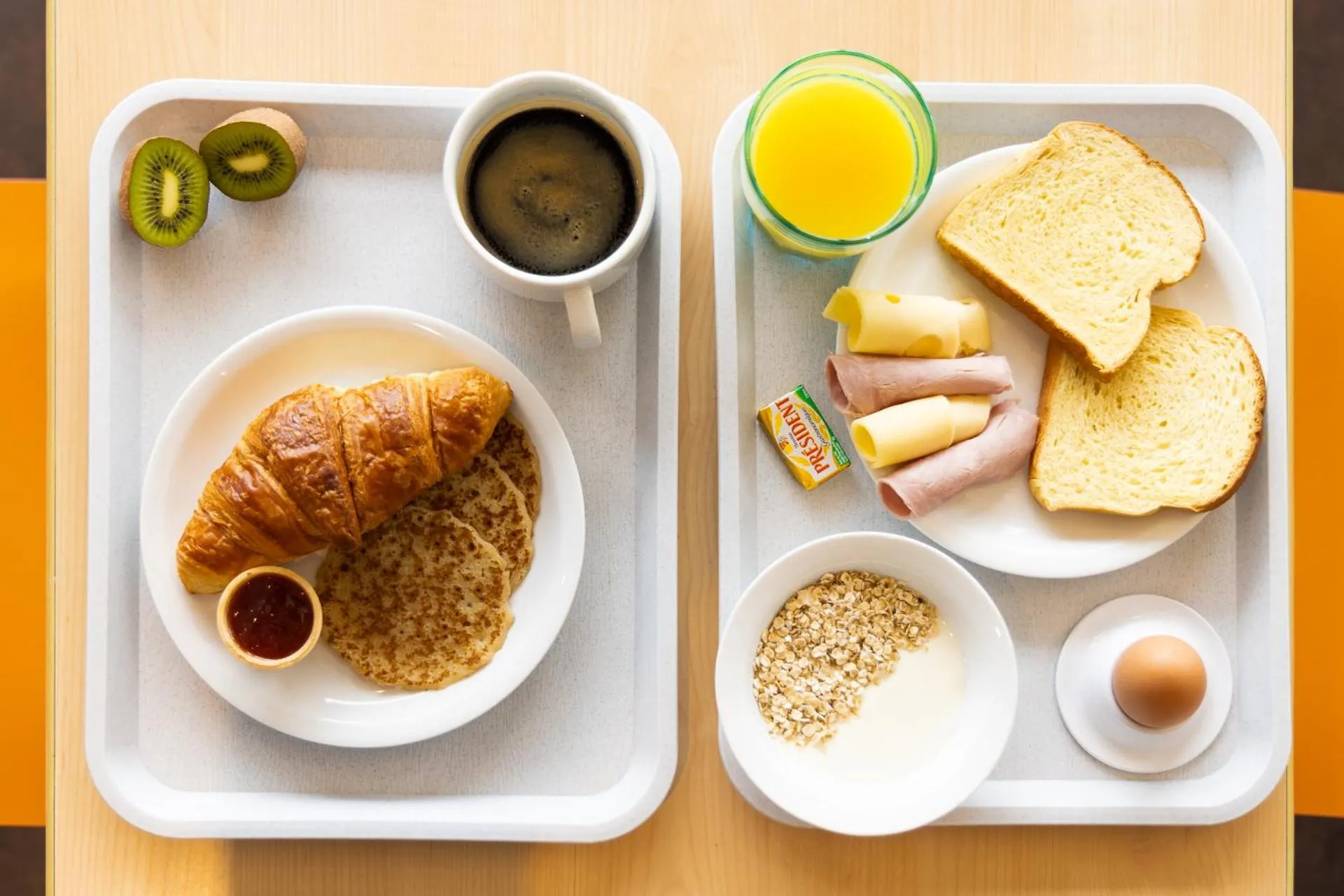 Food and drinks in ibis budget Tours Nord