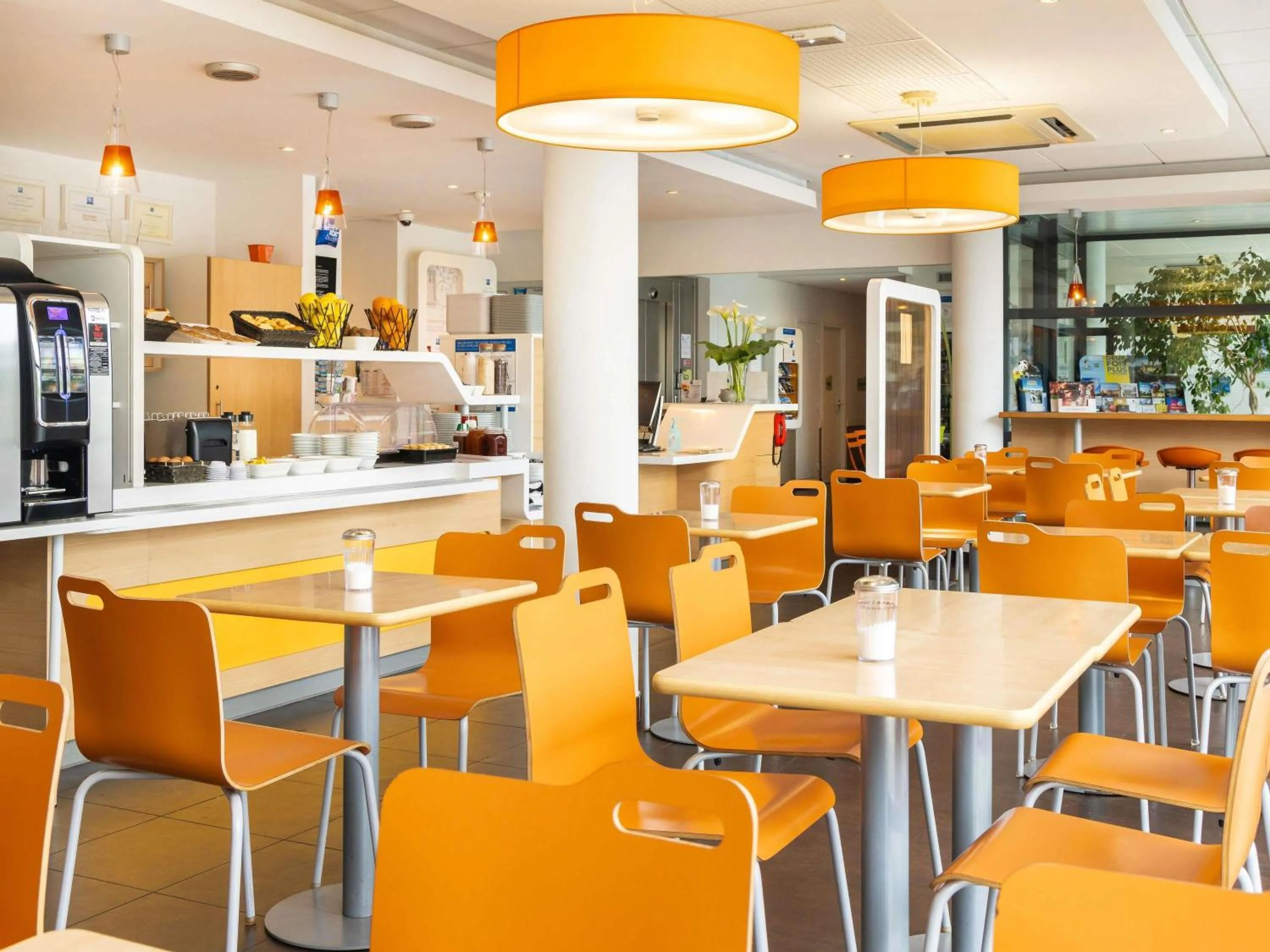 Breakfast in ibis budget Tours Nord