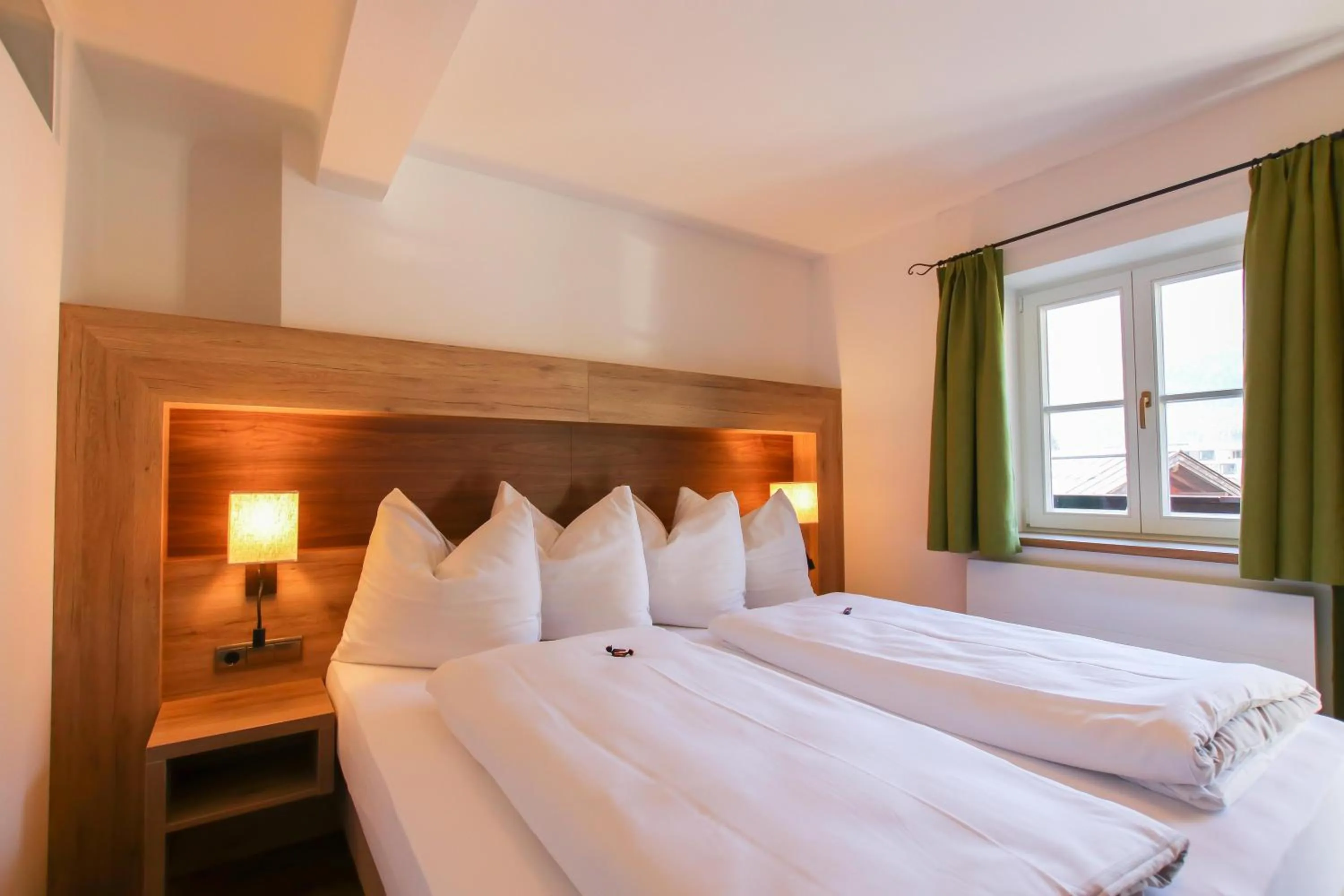 Photo of the whole room, Bed in Hotel - Wirts'haus "Zum Schweizer"