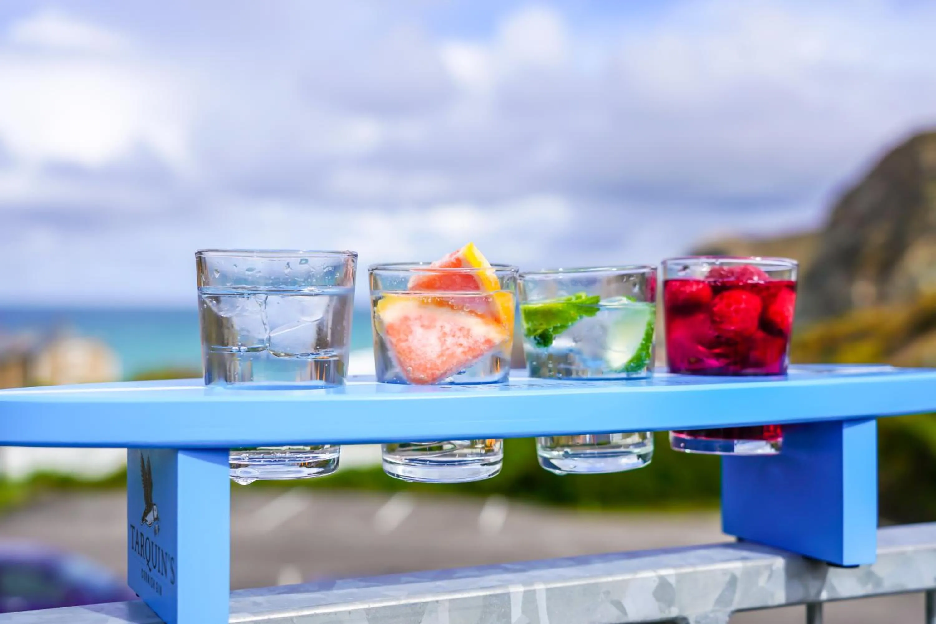 Lounge or bar in Driftwood Spars