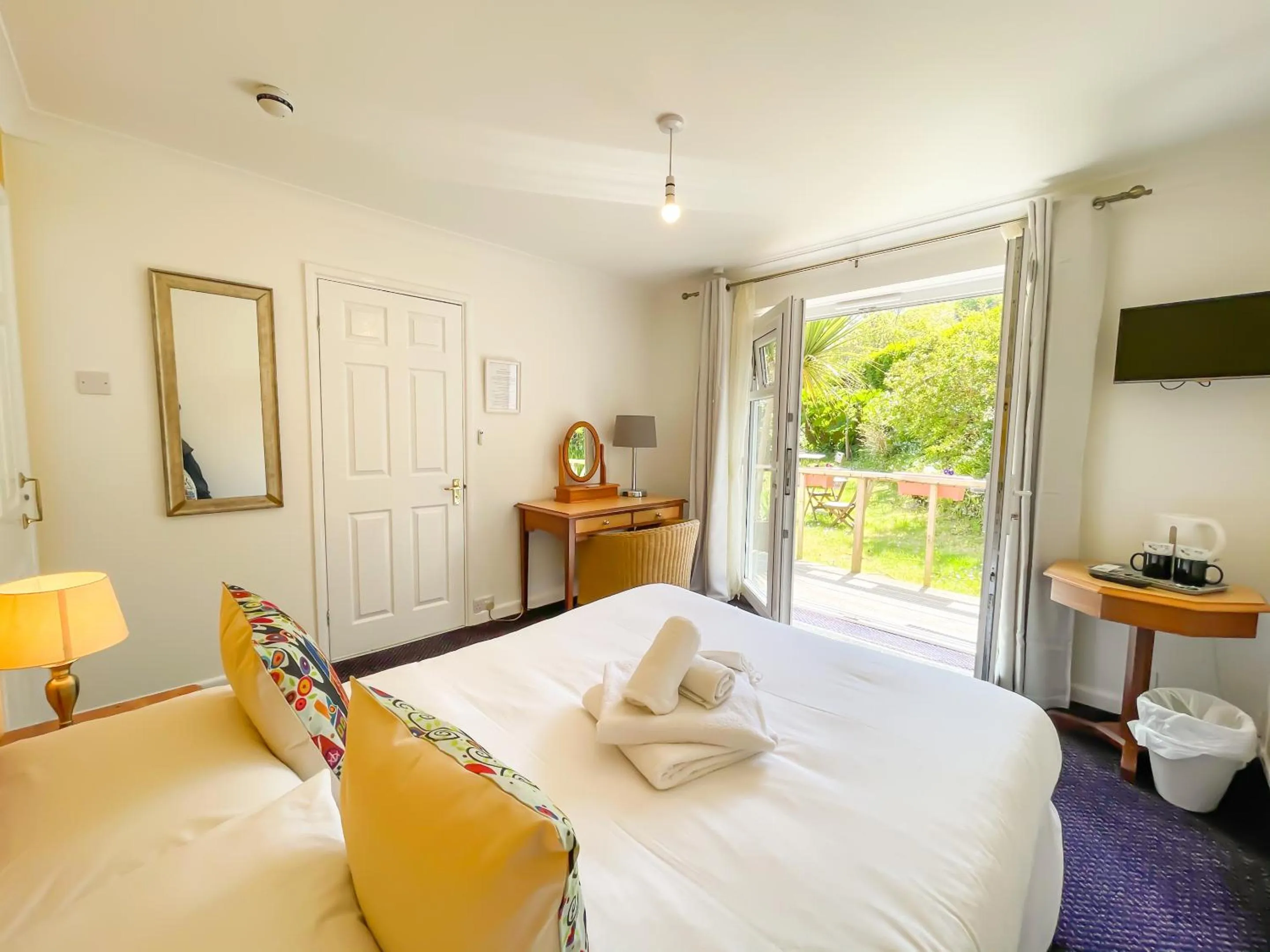 Bedroom, Bed in Driftwood Spars