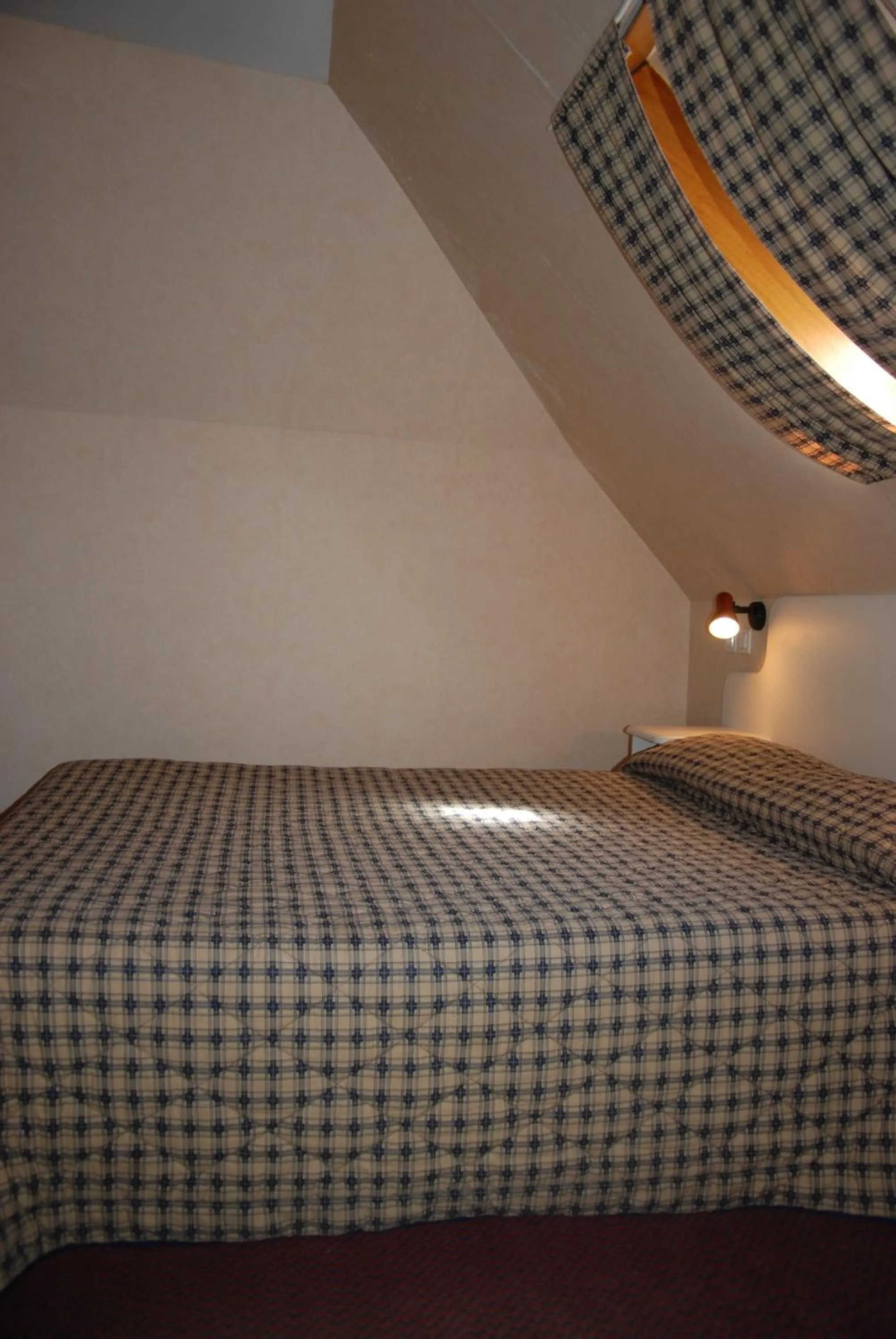 Bed in Hotel De France