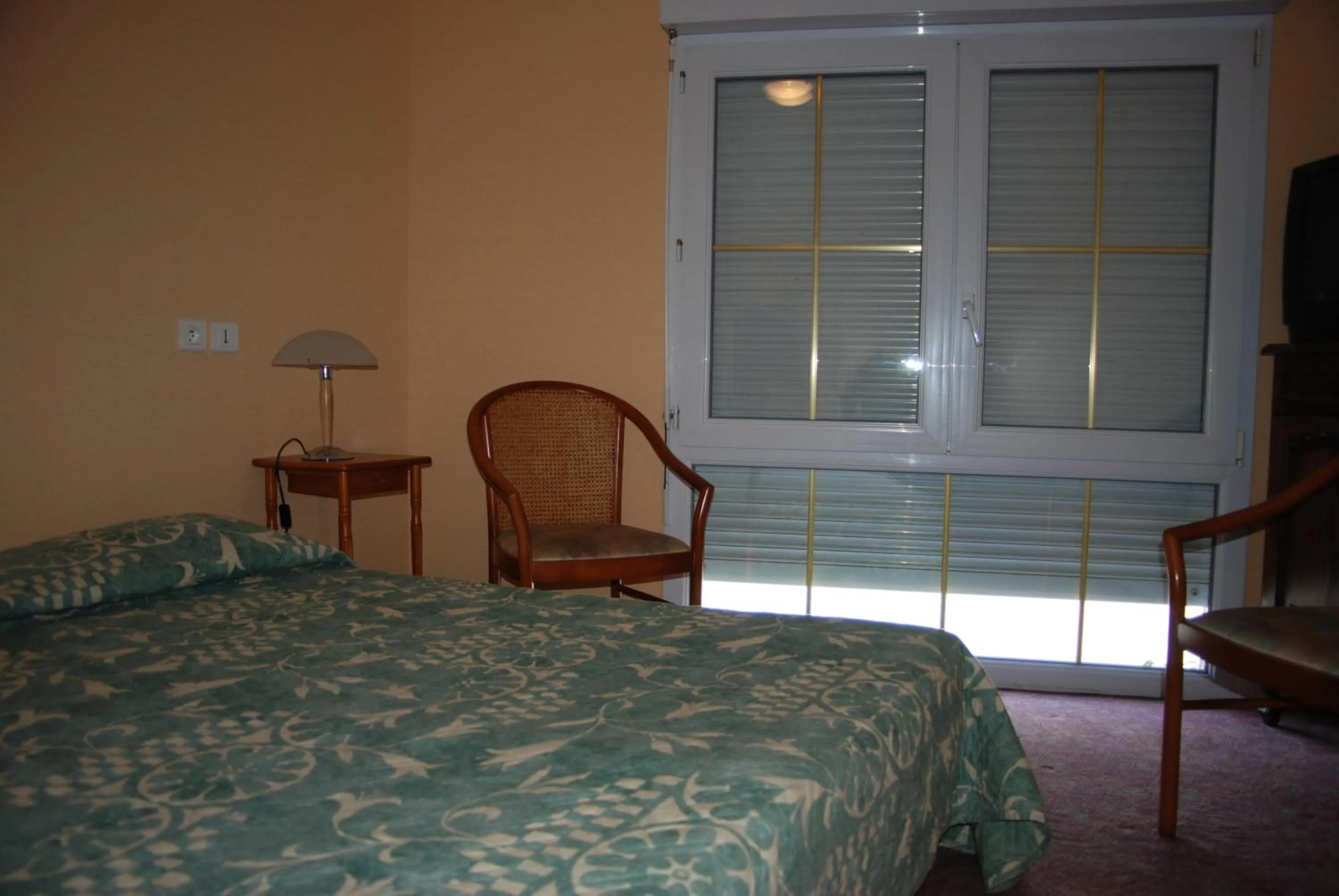 Bedroom, Bed in Hotel De France