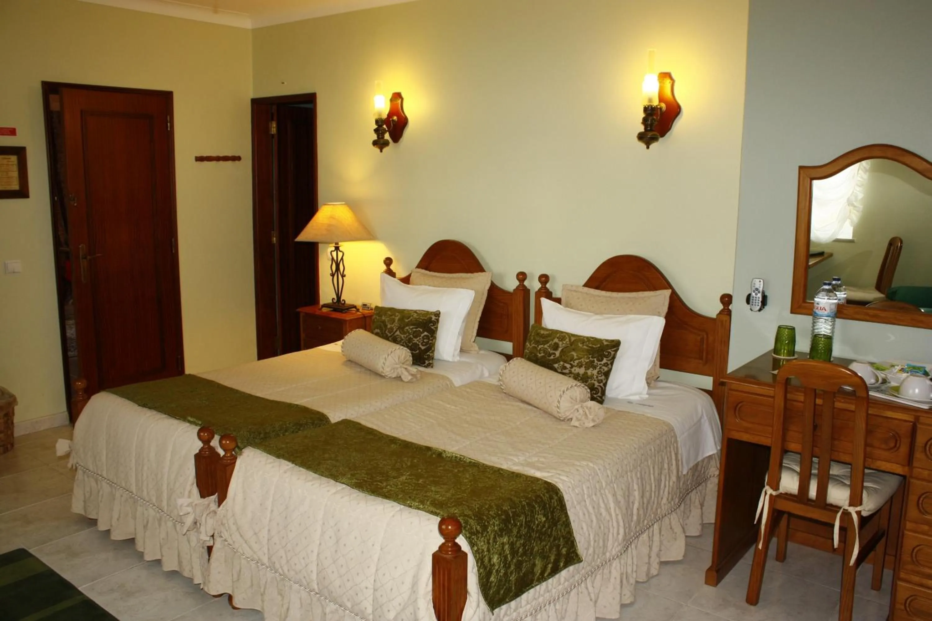 Bed in Vila Atlântida