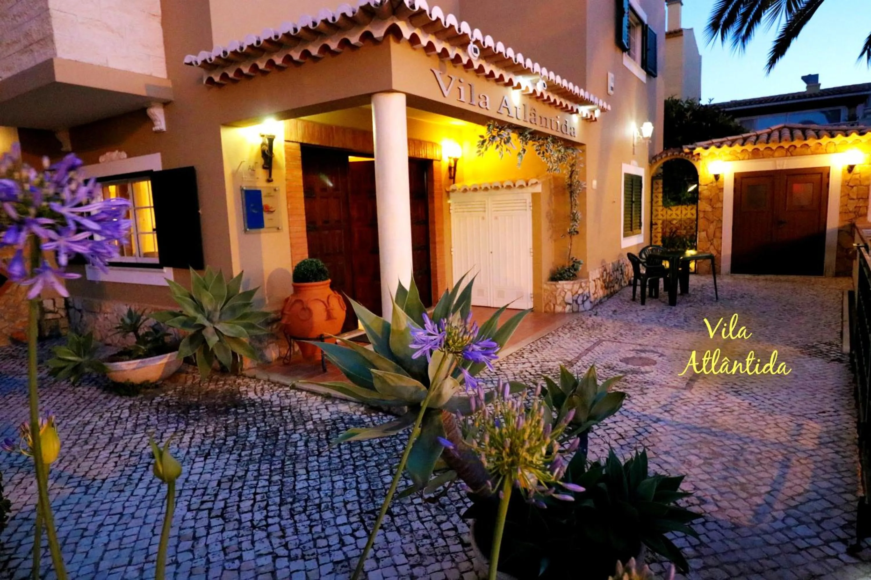 Facade/entrance in Vila Atlântida