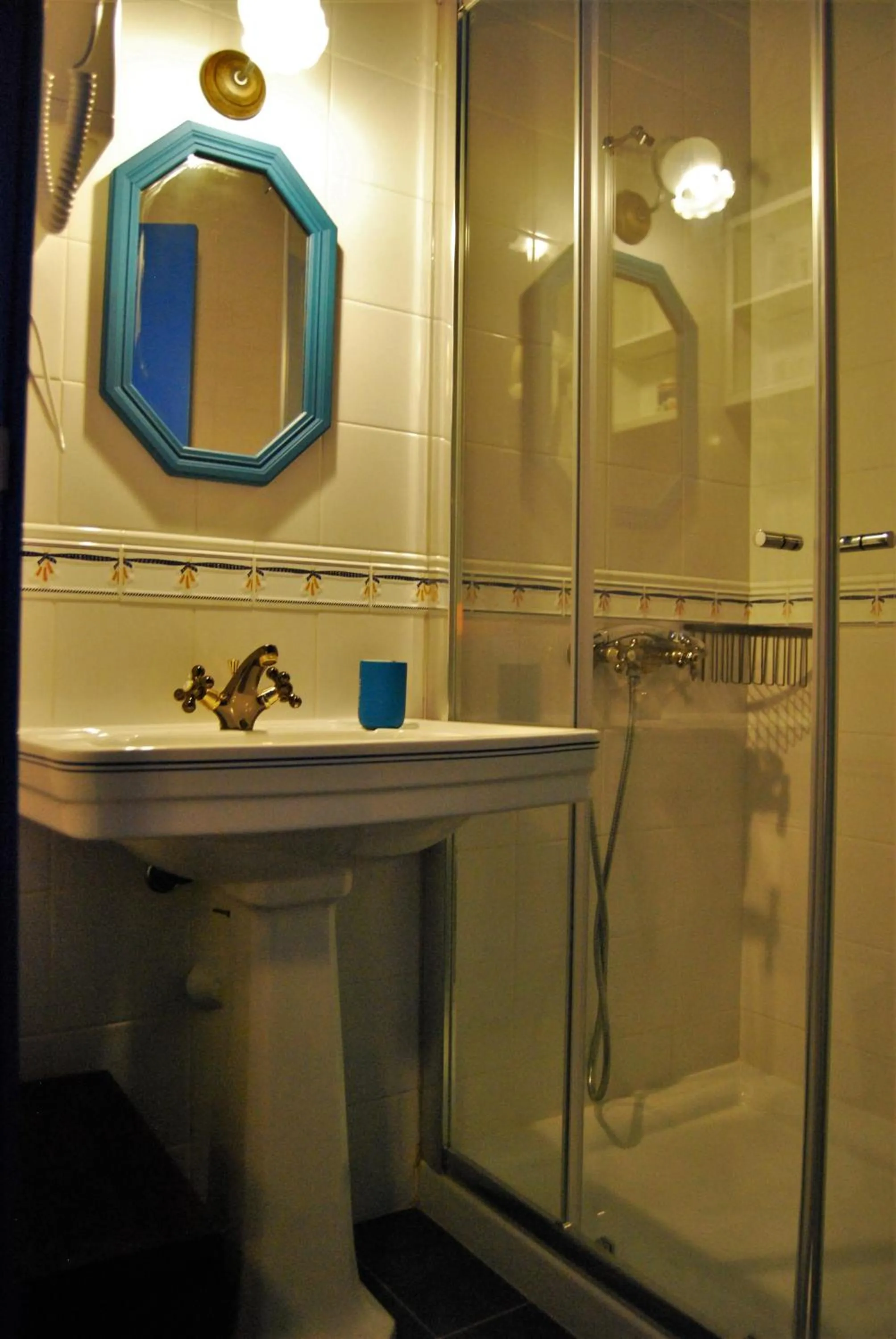 Bathroom in Quintinha D`Arga