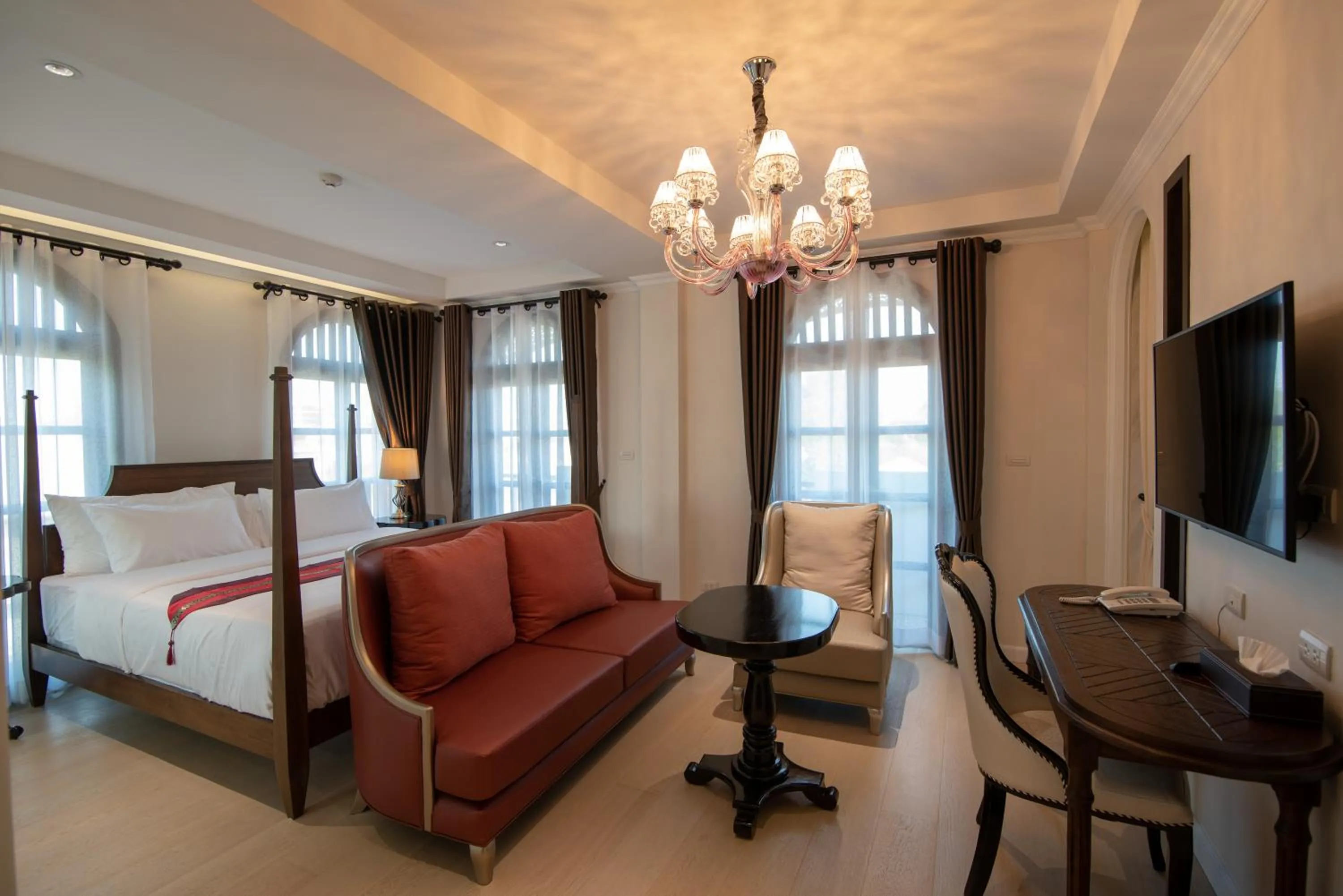 Seating area, Bed in Nanta Glam CM Hotel & Residences