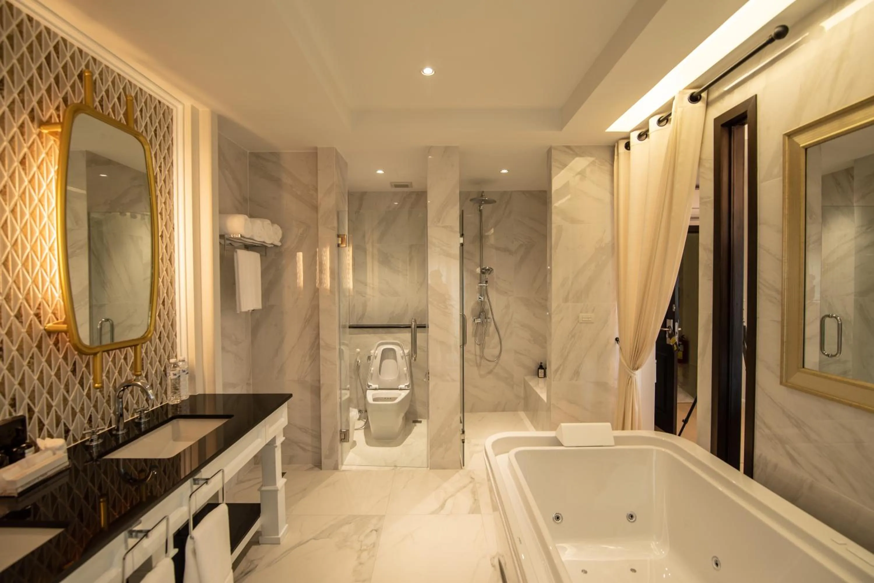 Toilet in Nanta Glam CM Hotel & Residences