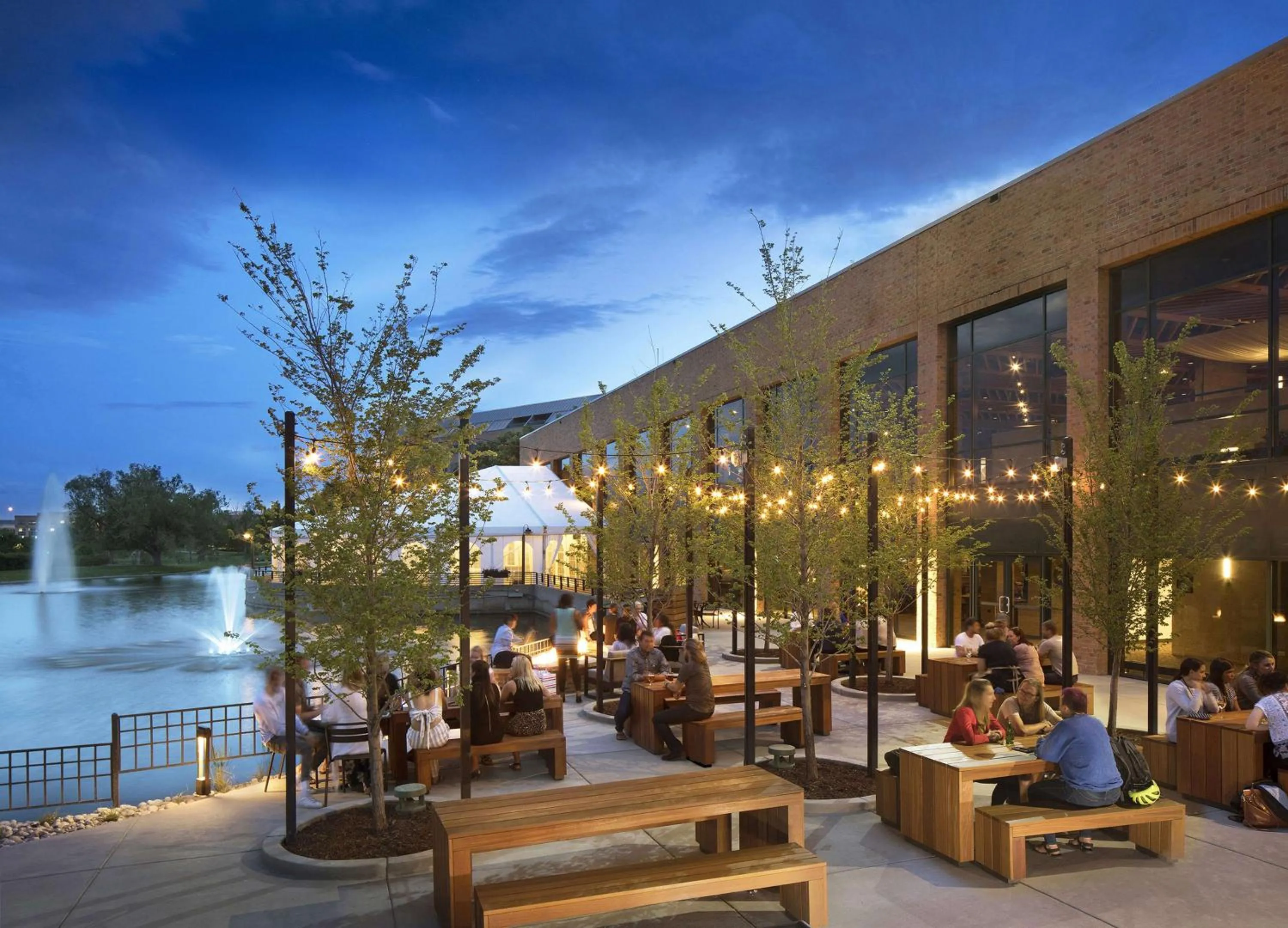 Dining area in The Inverness Denver, a Hilton Golf & Spa Resort