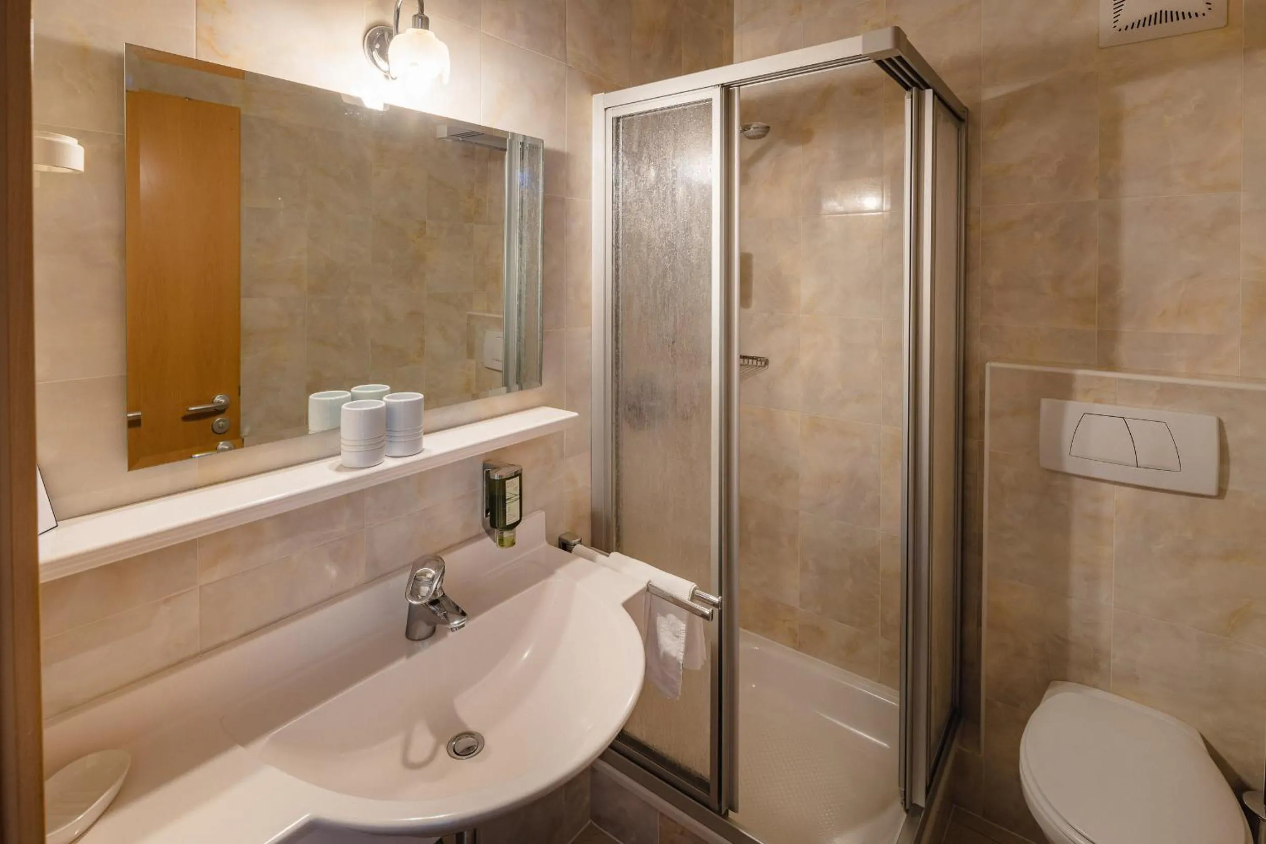 Shower in Garni Zimmerhofer