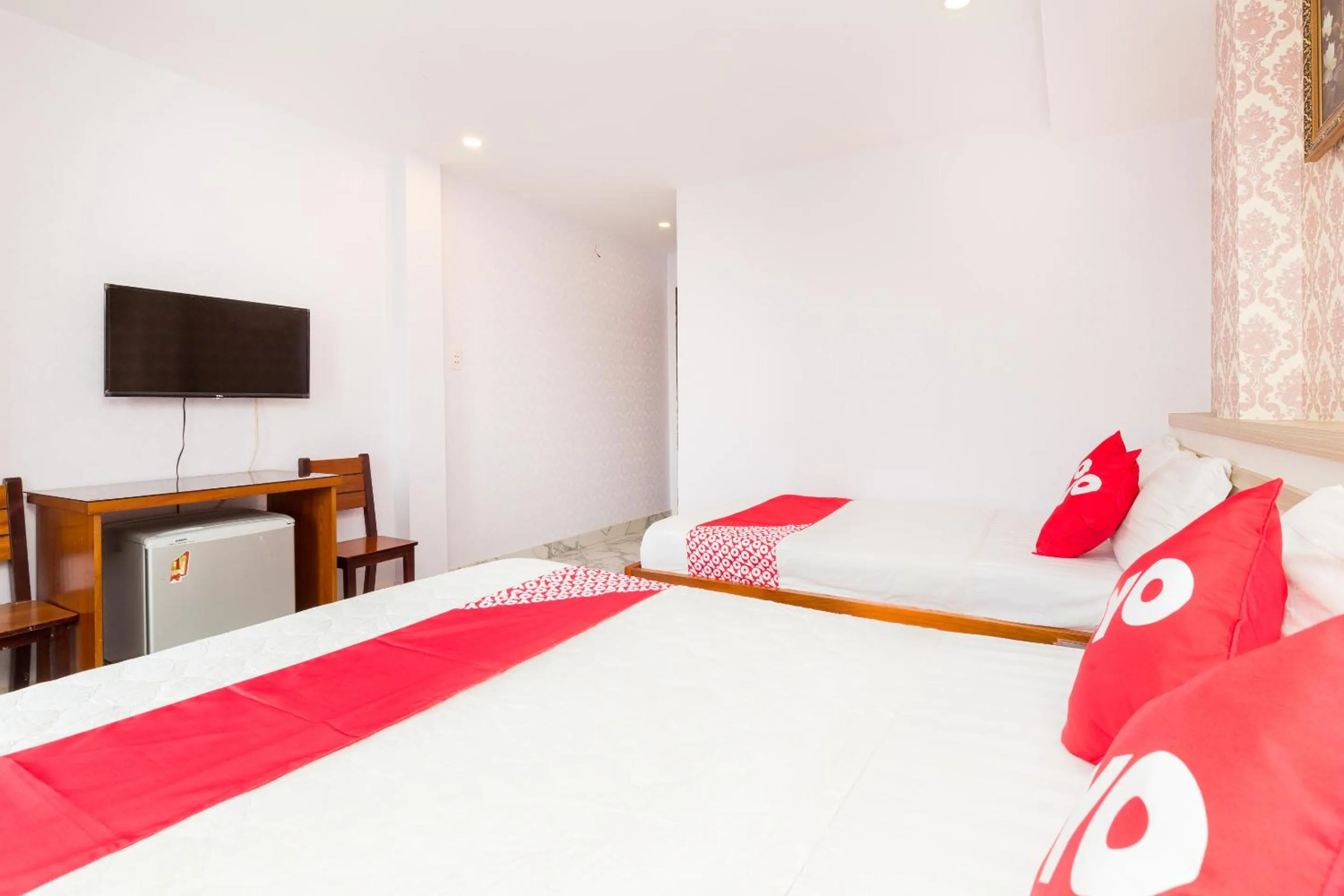 Photo of the whole room, Bed in Lê Ngân Phùng Hotel 79 HOA SỮA PHƯỜNG 7 PHÚ NHUẬN