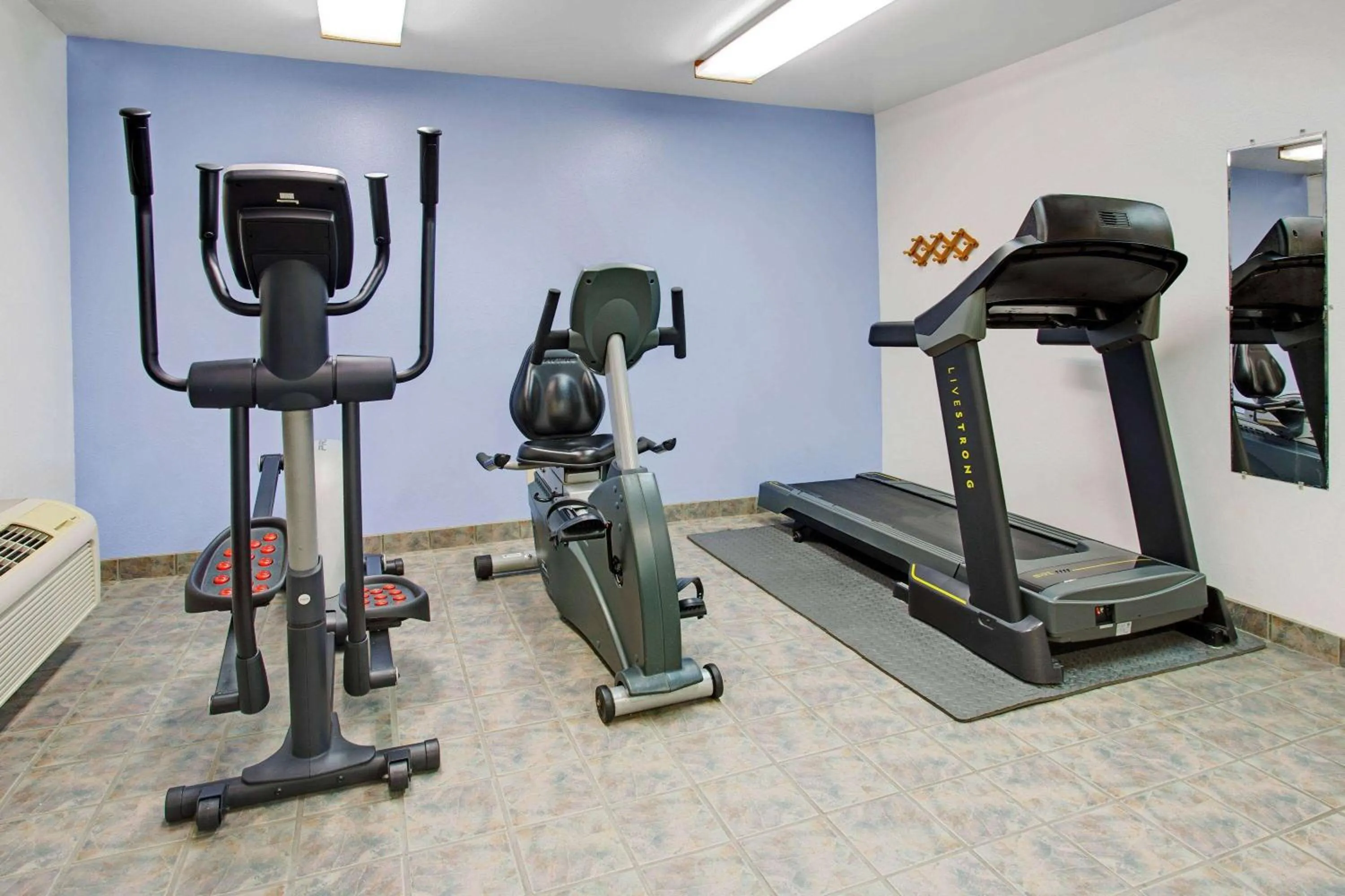 Fitness centre/facilities in Super 8 by Wyndham Fort Collins