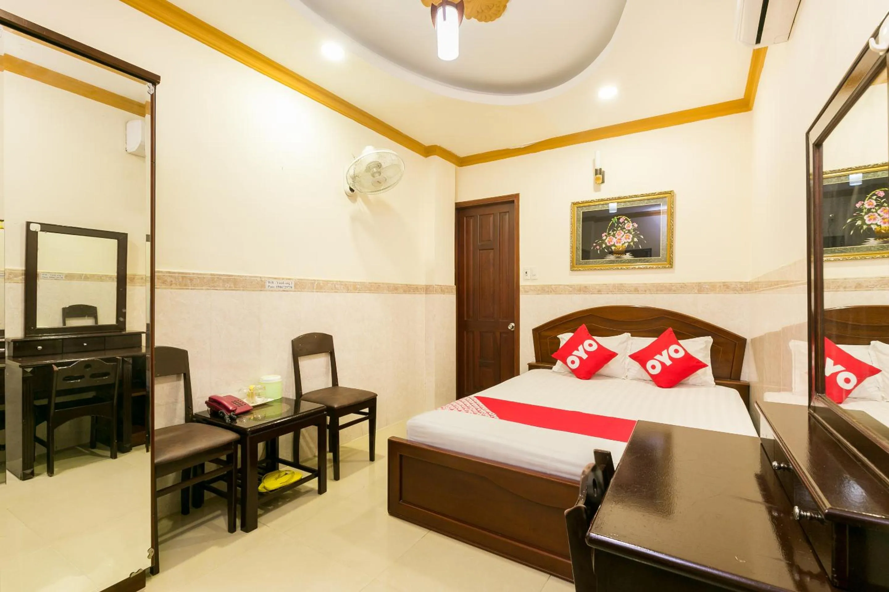 Bedroom, Bed in NGAN HA Hotel