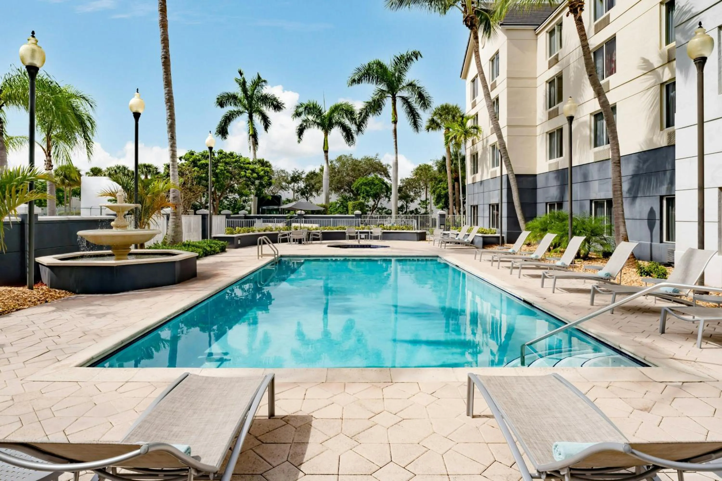 Swimming pool in Fairfield Inn & Suites Boca Raton