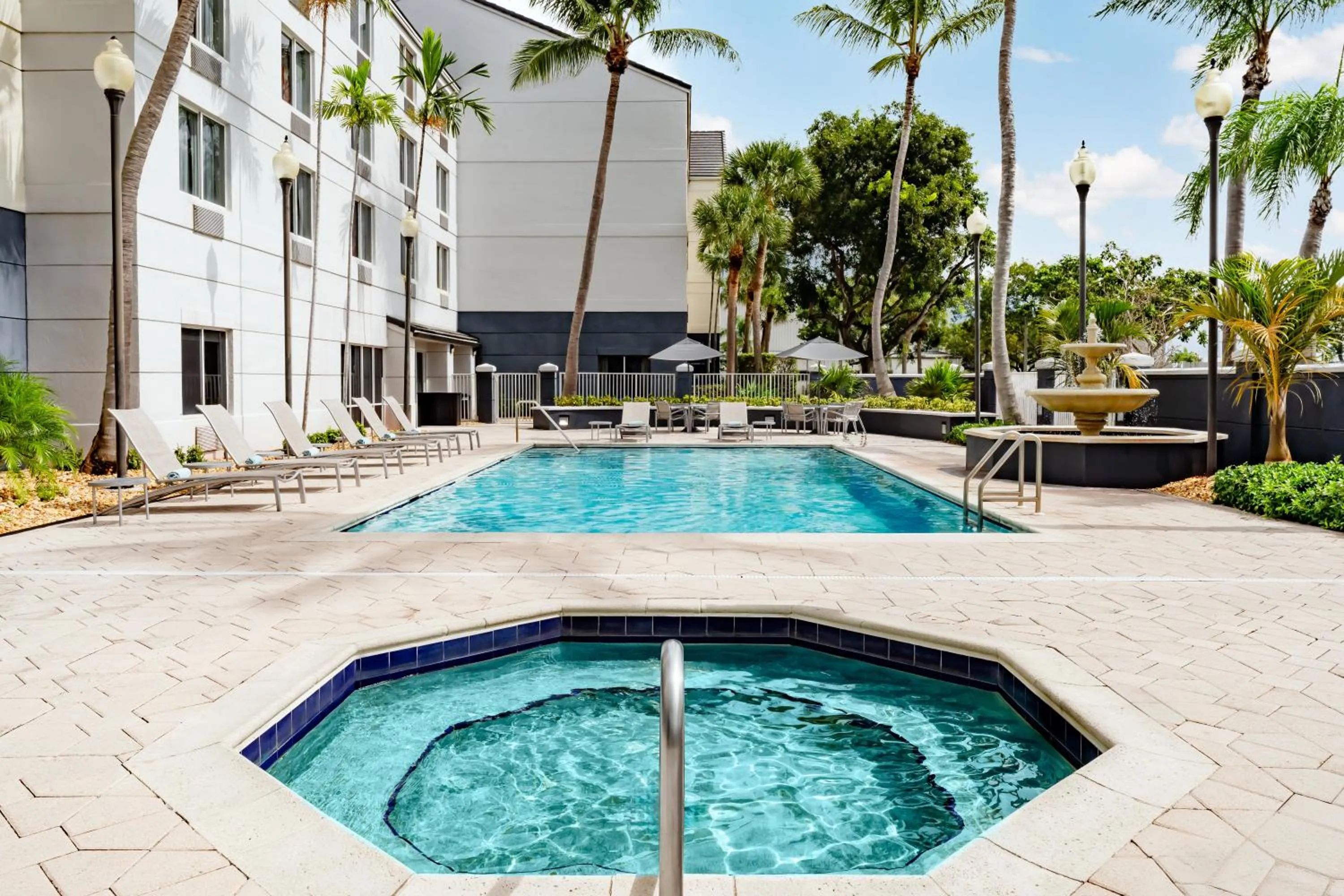 Swimming pool in Fairfield Inn & Suites Boca Raton