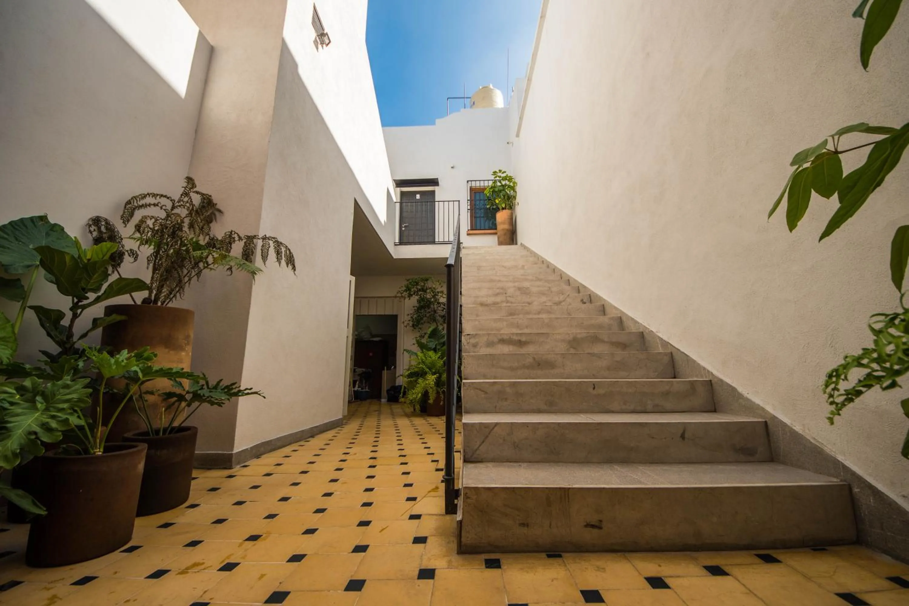 Patio in Casa Montore by Barrio Mexico