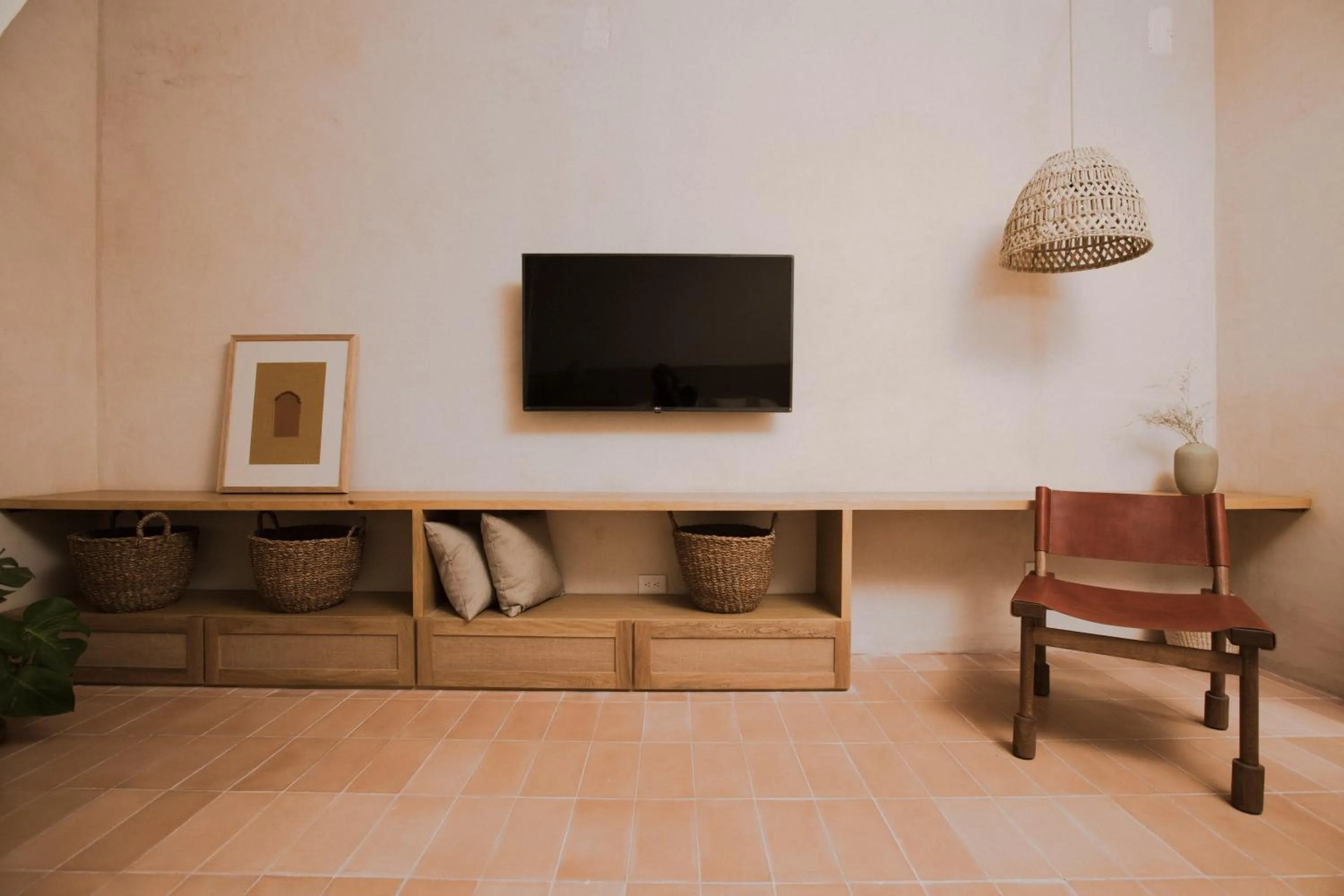 TV and multimedia in Casa Montore by Barrio Mexico