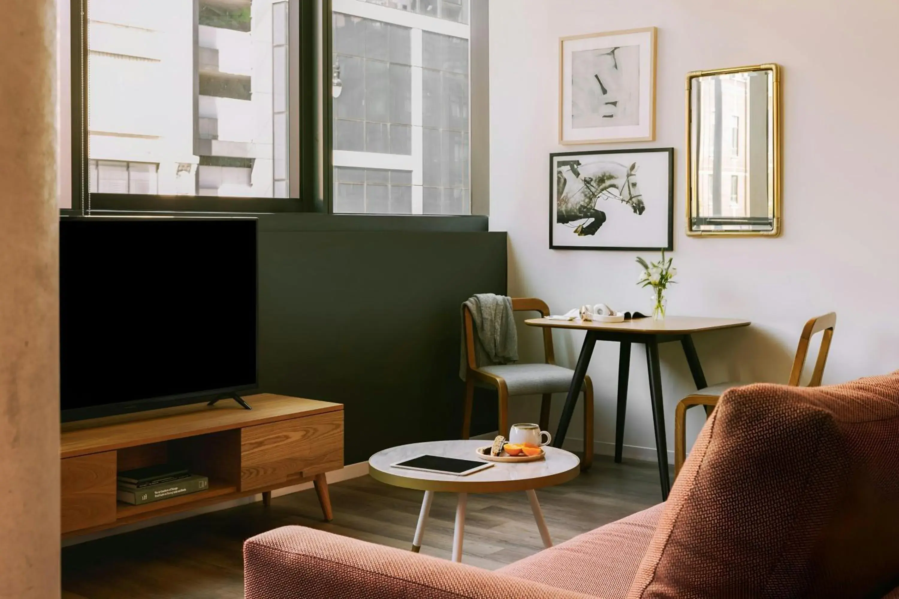 One-Bedroom Superior Apartment with Queen and Sofa Bed and Balcony in Sonder by Marriott Bonvoy South Wabash Apartments South Loop One-Bedroom Superior Apartment with Queen and Sofa Bed and Balcony in Sonder by Marriott Bonvoy South Wabash Apartments South Loop