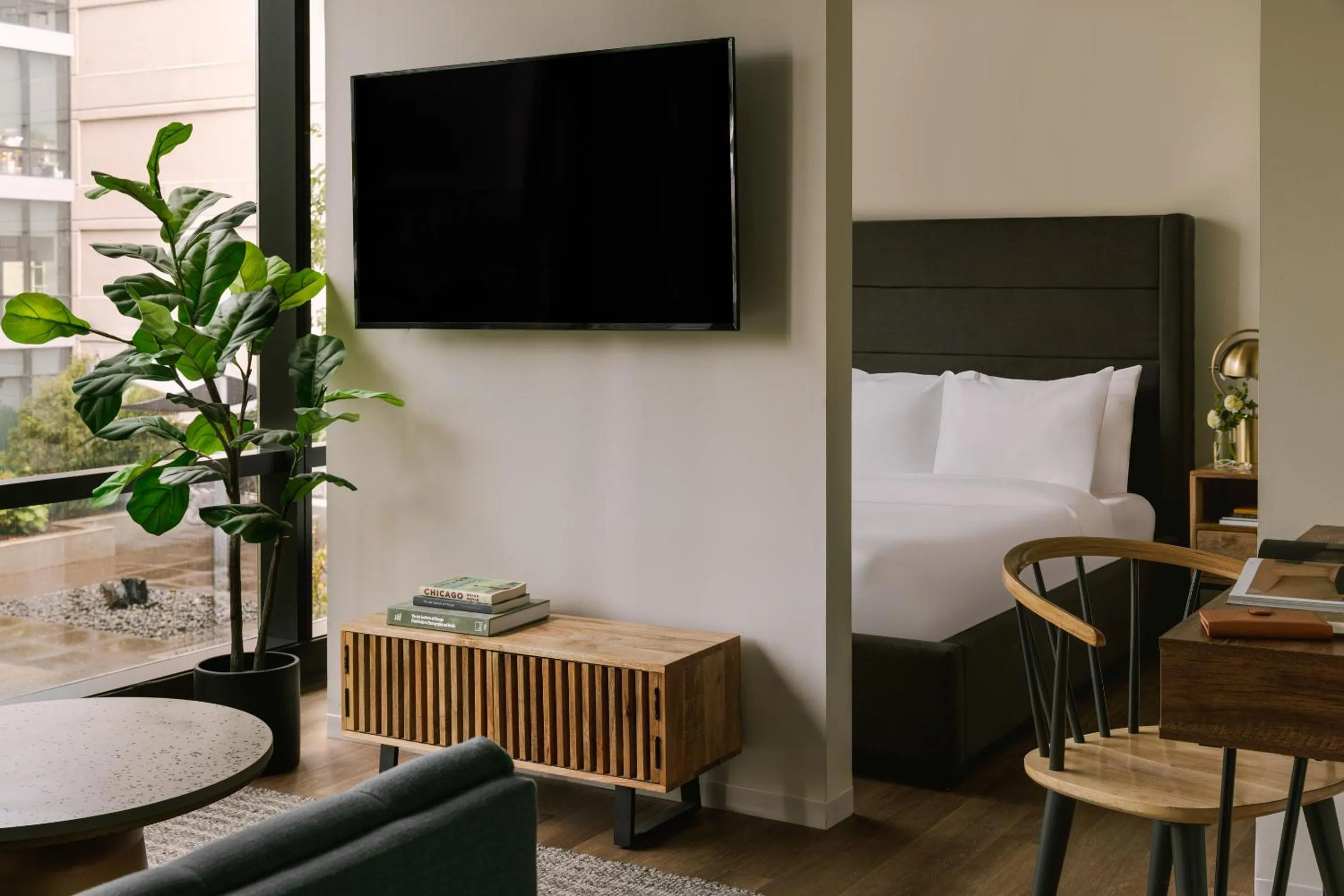 Deluxe Queen Studio  in Sonder South Wabash