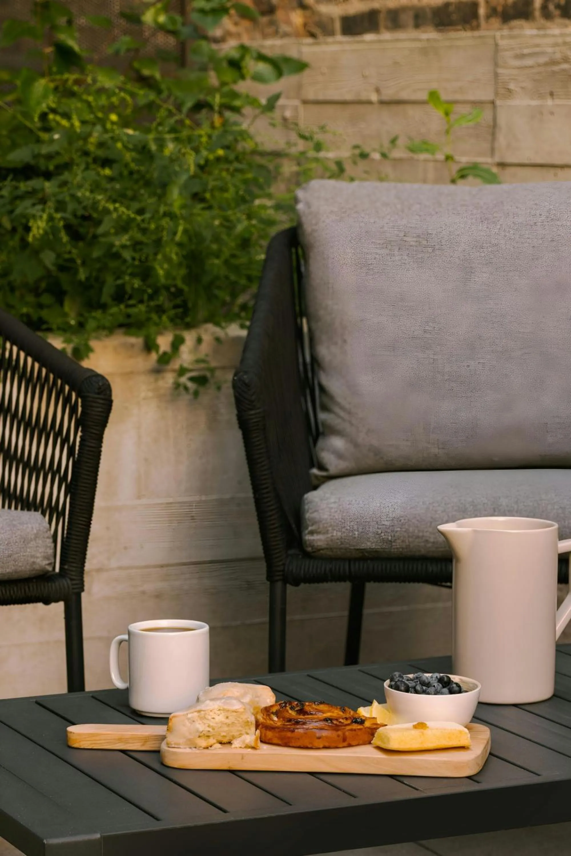 Photo of the whole room in Sonder by Marriott Bonvoy South Wabash Apartments South Loop
