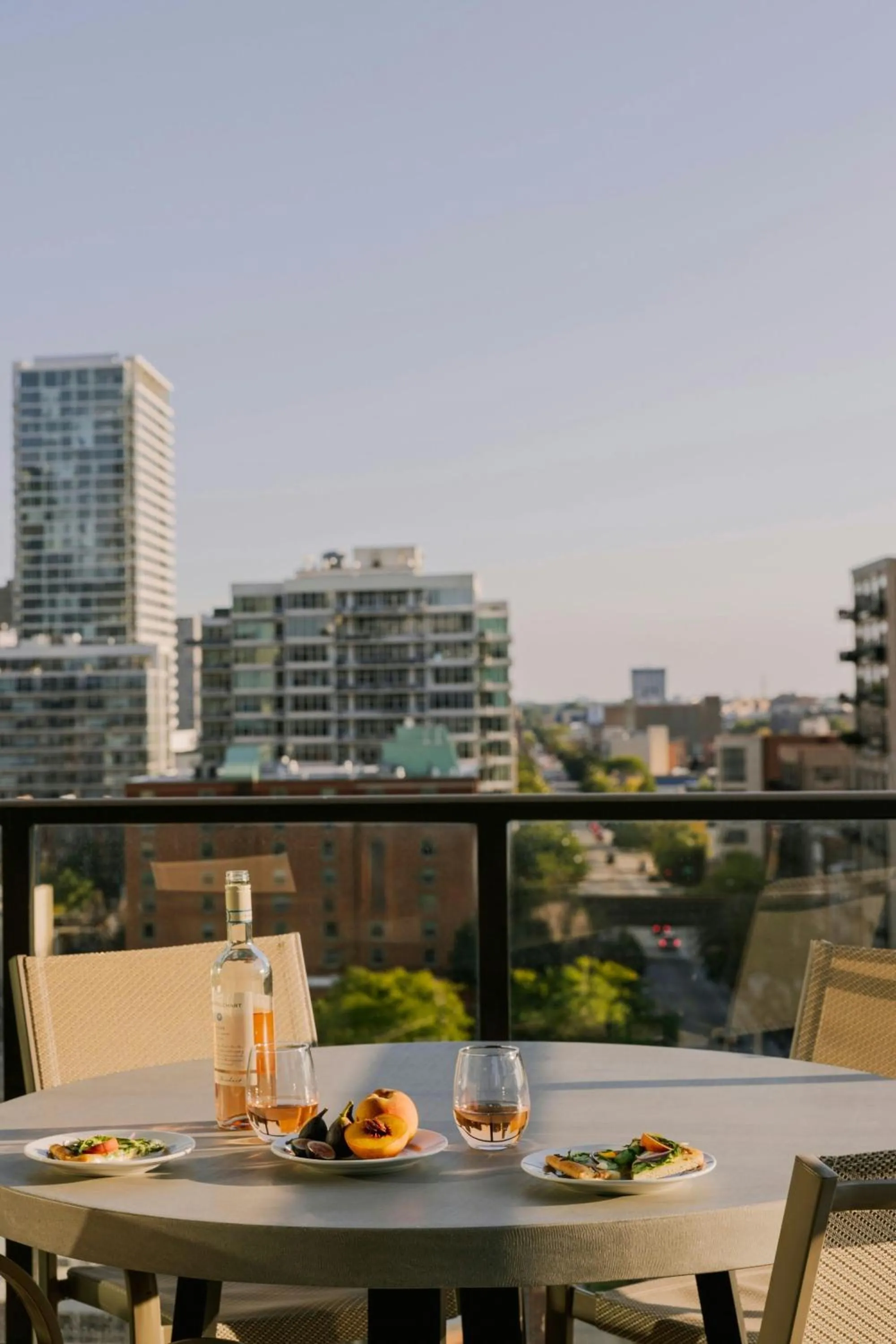 Photo of the whole room in Sonder by Marriott Bonvoy South Wabash Apartments South Loop