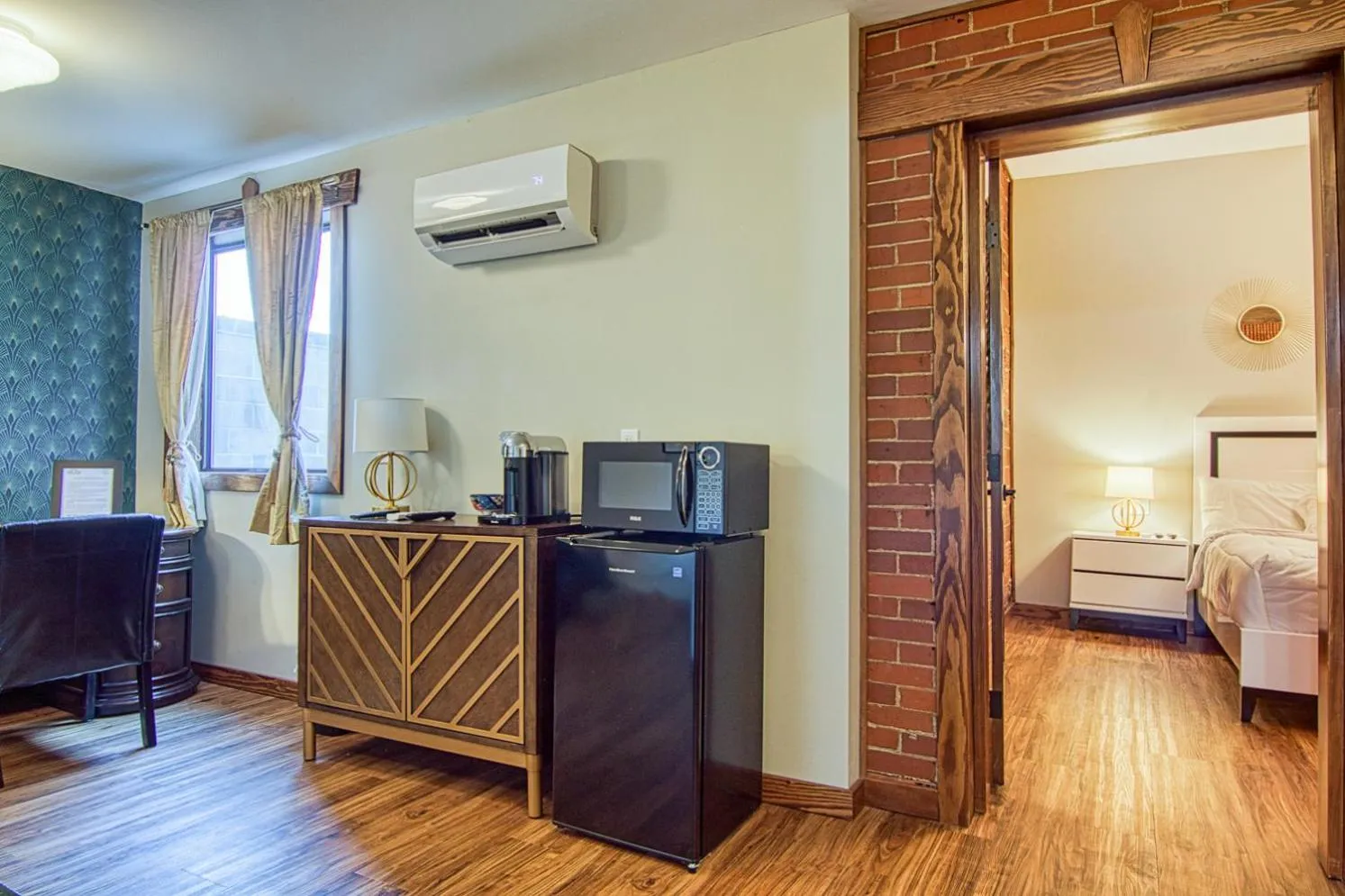 Living room, Bed in The Baker Hotel