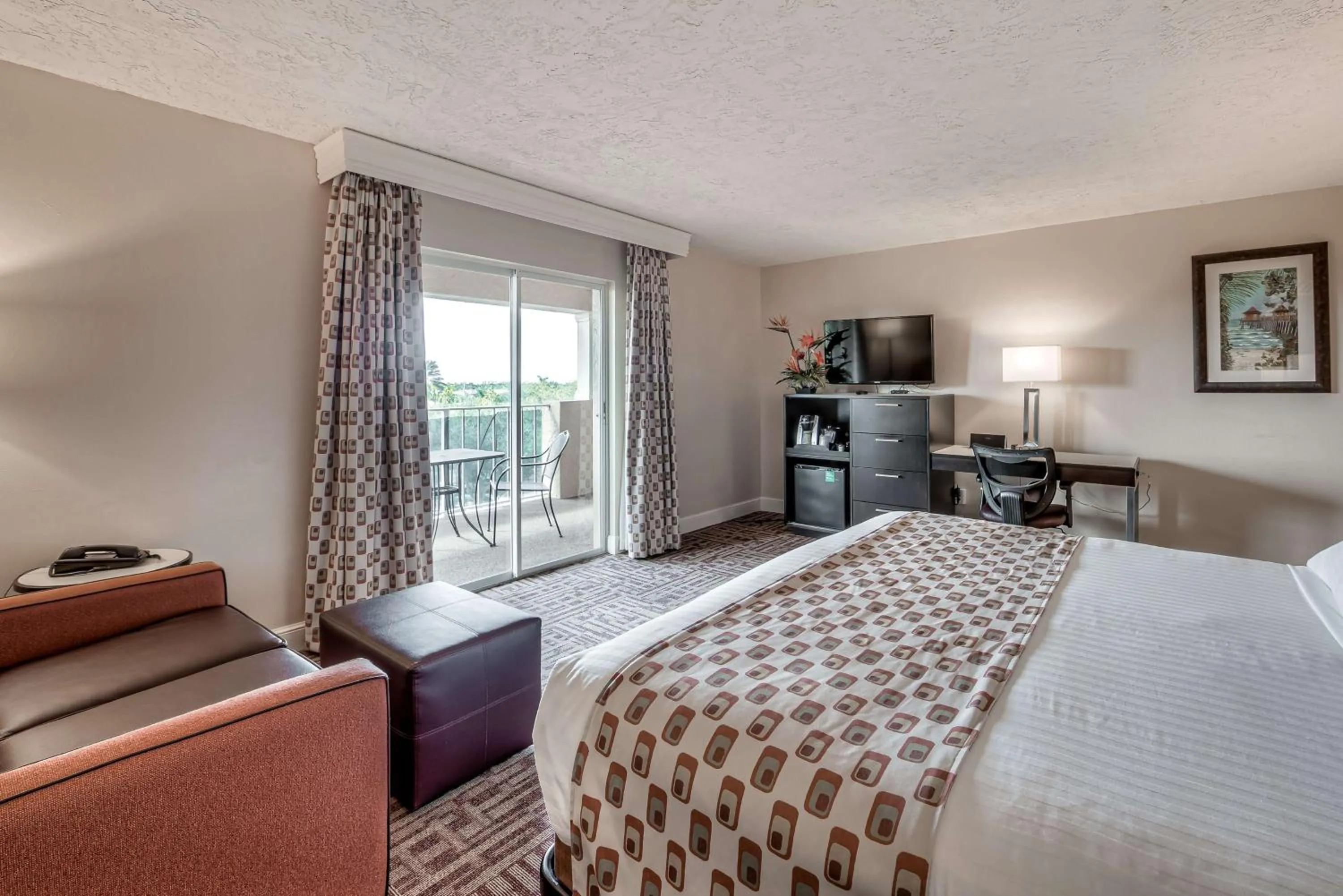 TV and multimedia, Bed in Inn of Naples, Tapestry Collection by Hilton